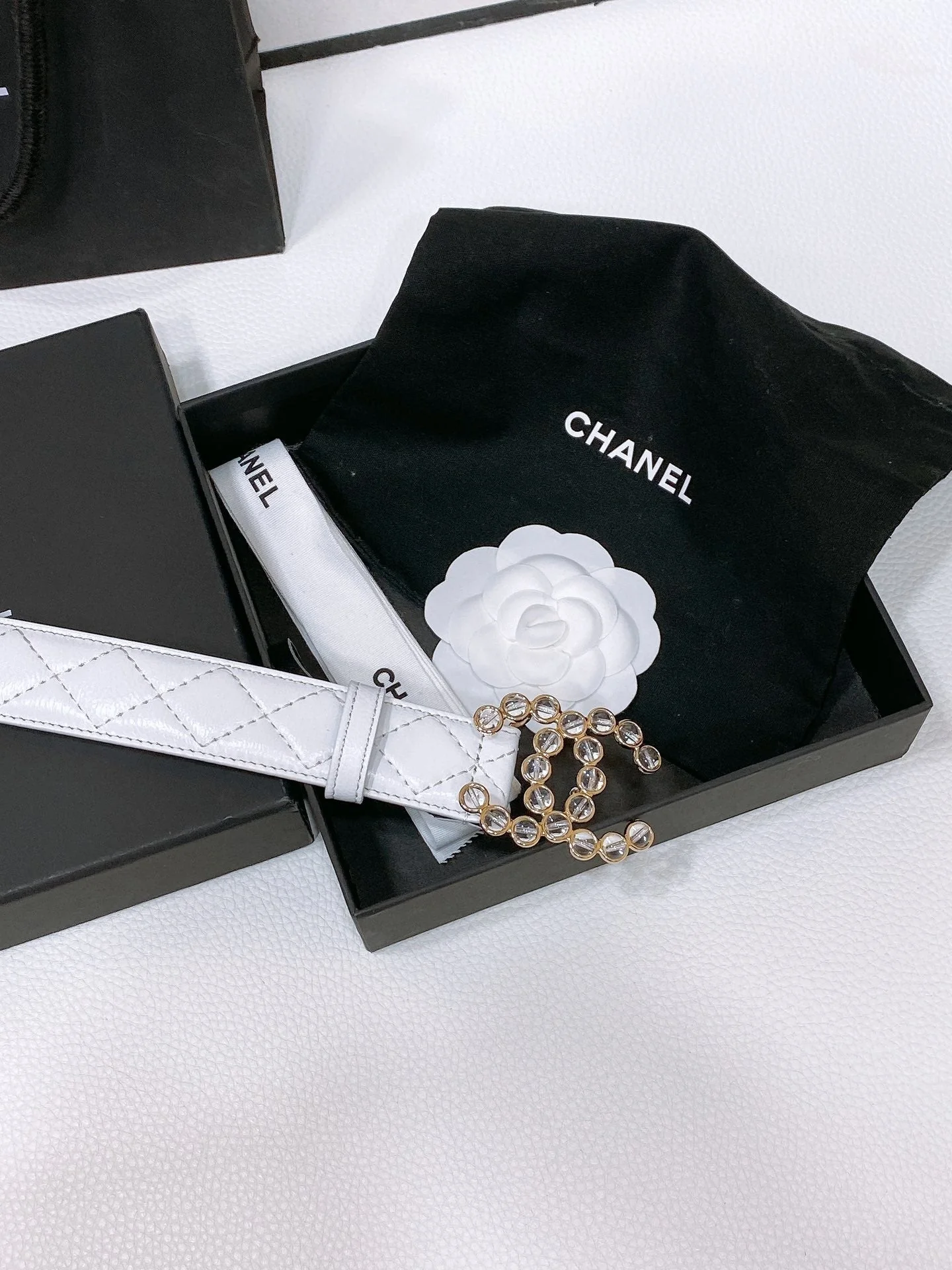 CC BELT 30 MM IN WHITE EMBROIDERED CALFSKIN PEARL LOGO WITH GOLD HARDWARE