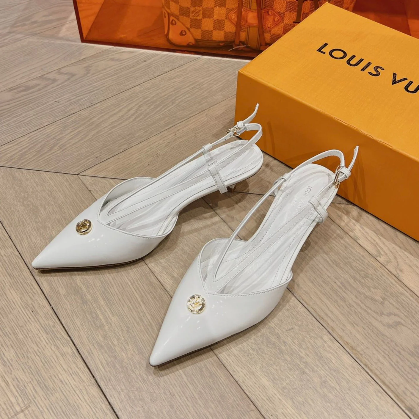 LV LOW HEEL SLINGBACK WHITE