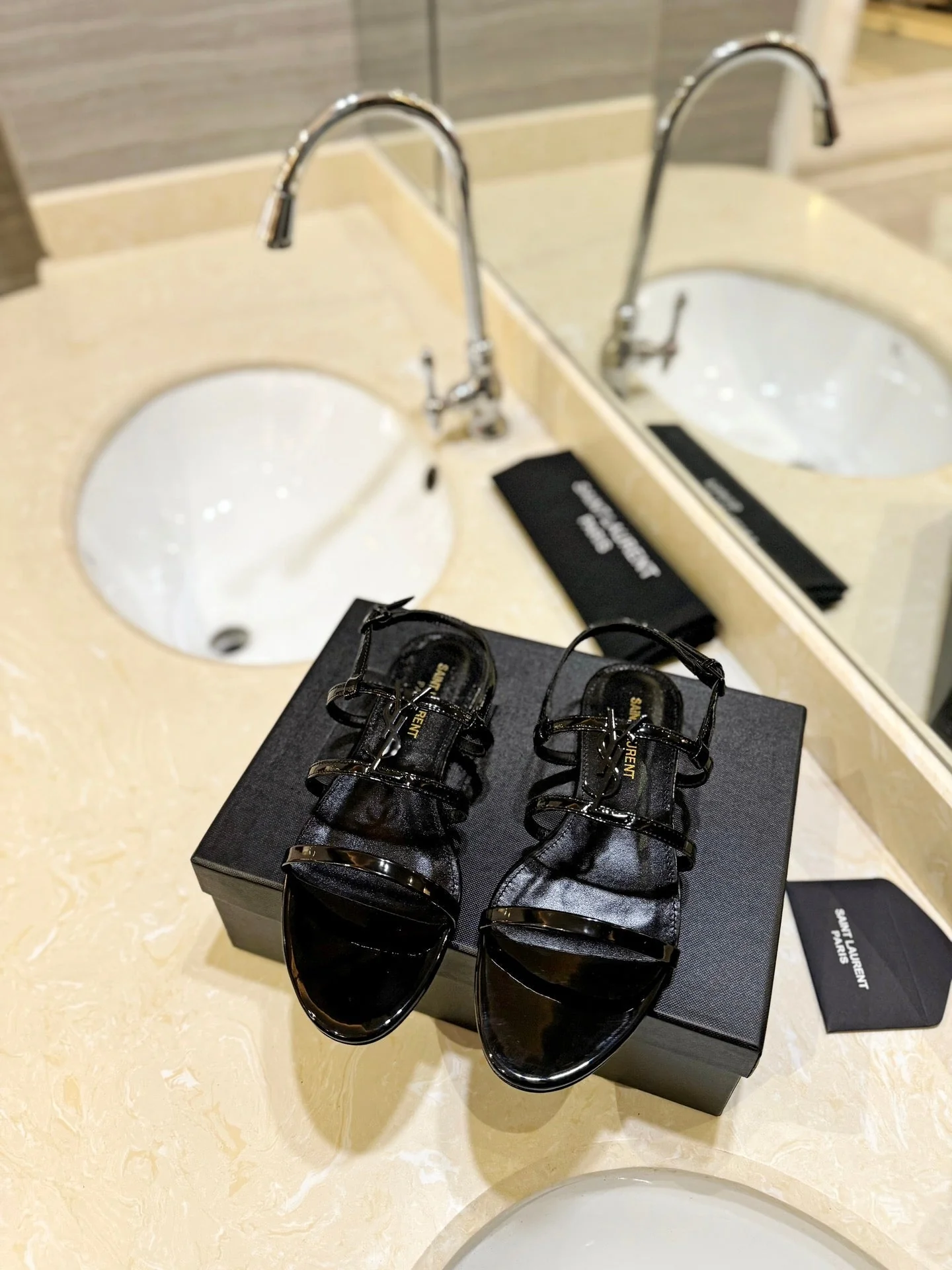 SL CASSANDRA FLAT SANDALS BLACK POLISHED CALFSKIN