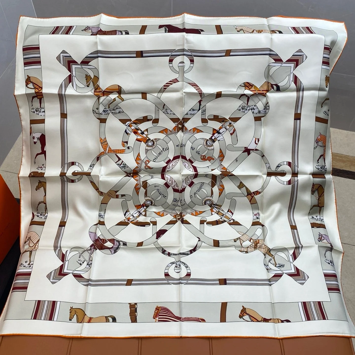 HERMES 25S SCARF 90 IN SILK 703708