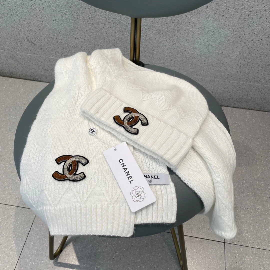 SET HAT AND SCARF IN WHITE WOOL 420824