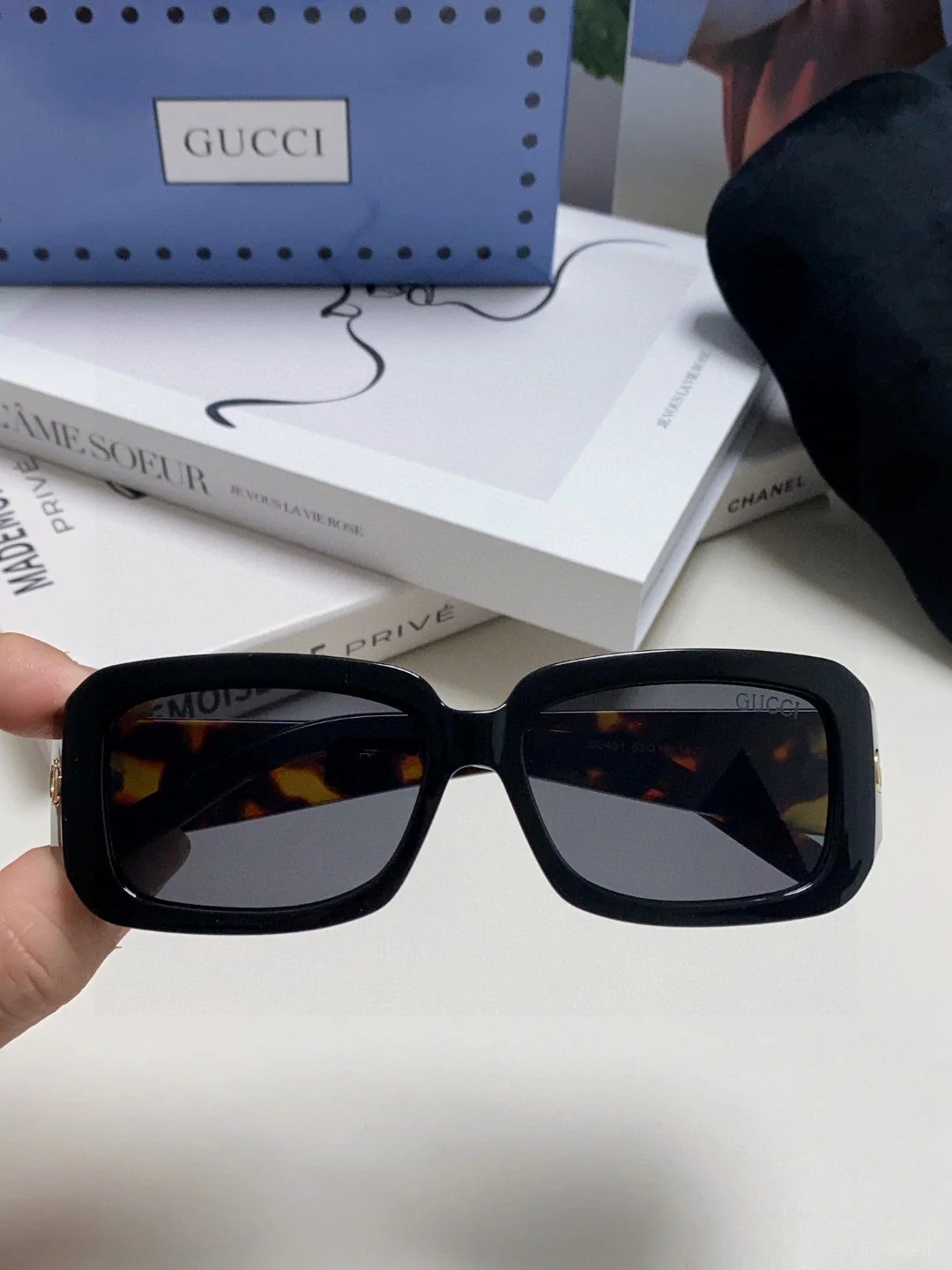 RECTANGULAR FRAME SUNGLASSES 570237 IN ACETATE