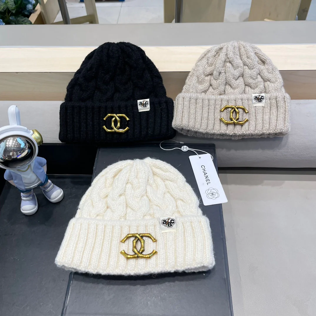 BEANIE HAT IN BLACK WOOL 431707