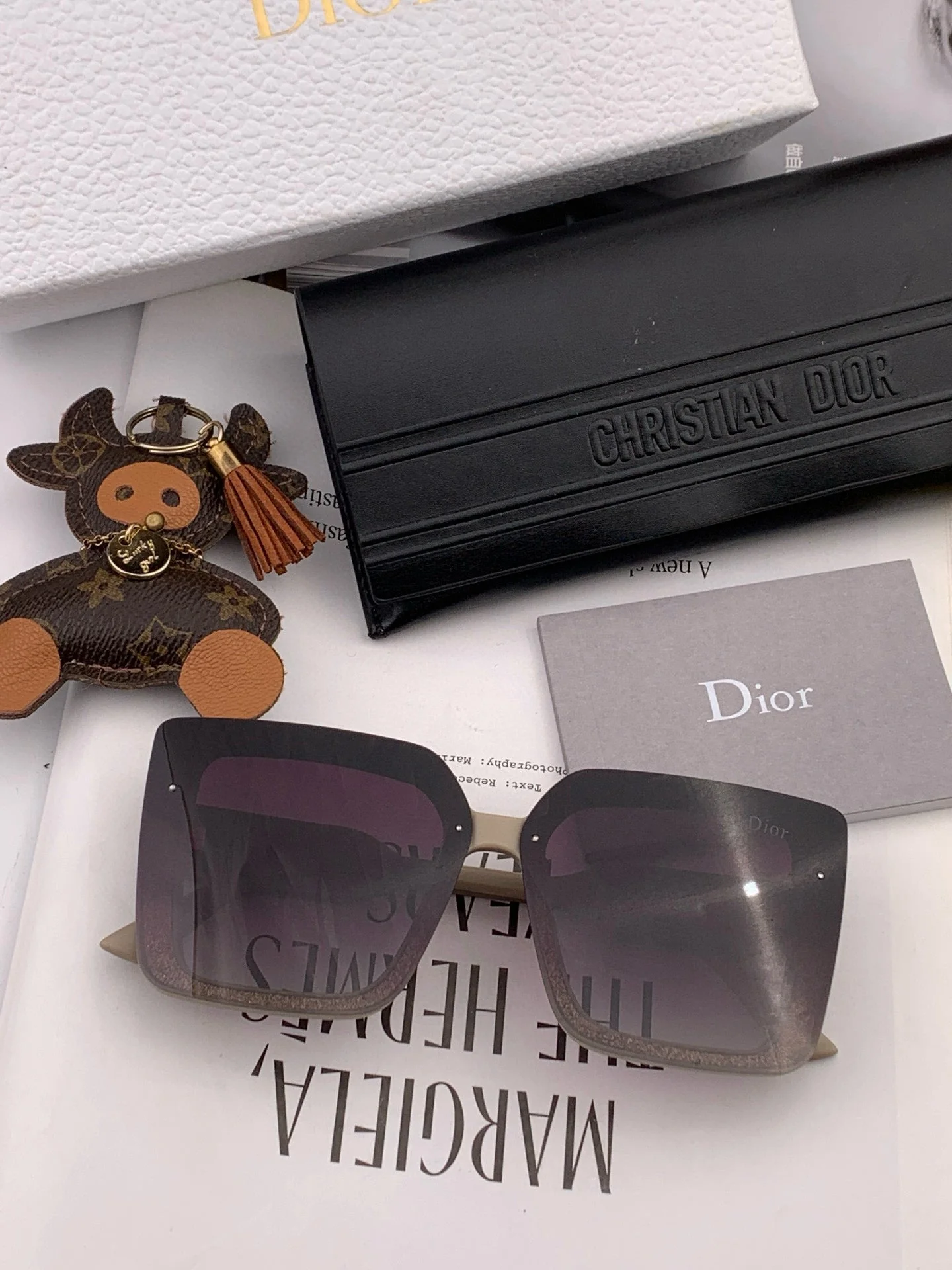 MONTAIGNE SQUARE SUNGLASS D6227 IN ACETATE