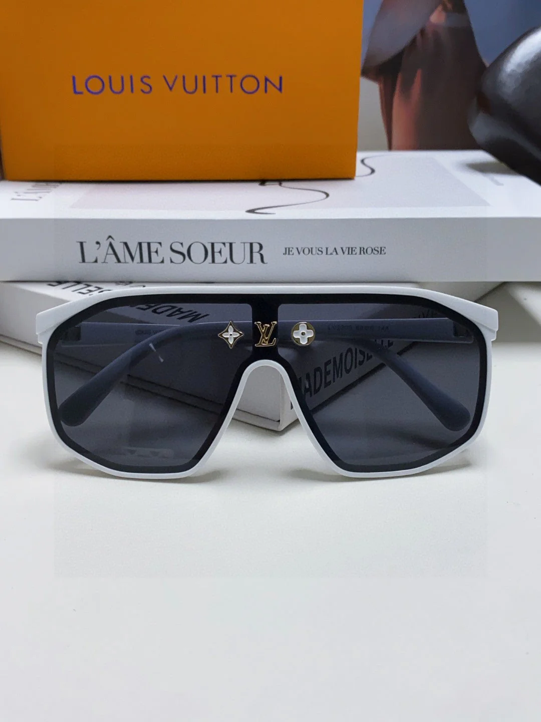 WAIMEA SUNGLASSES 570269 IN WHITE ACETATE