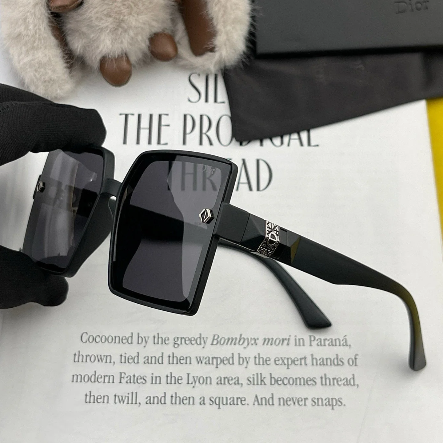 MONTAIGNE SUNGLASS CD9781 IN ACETATE