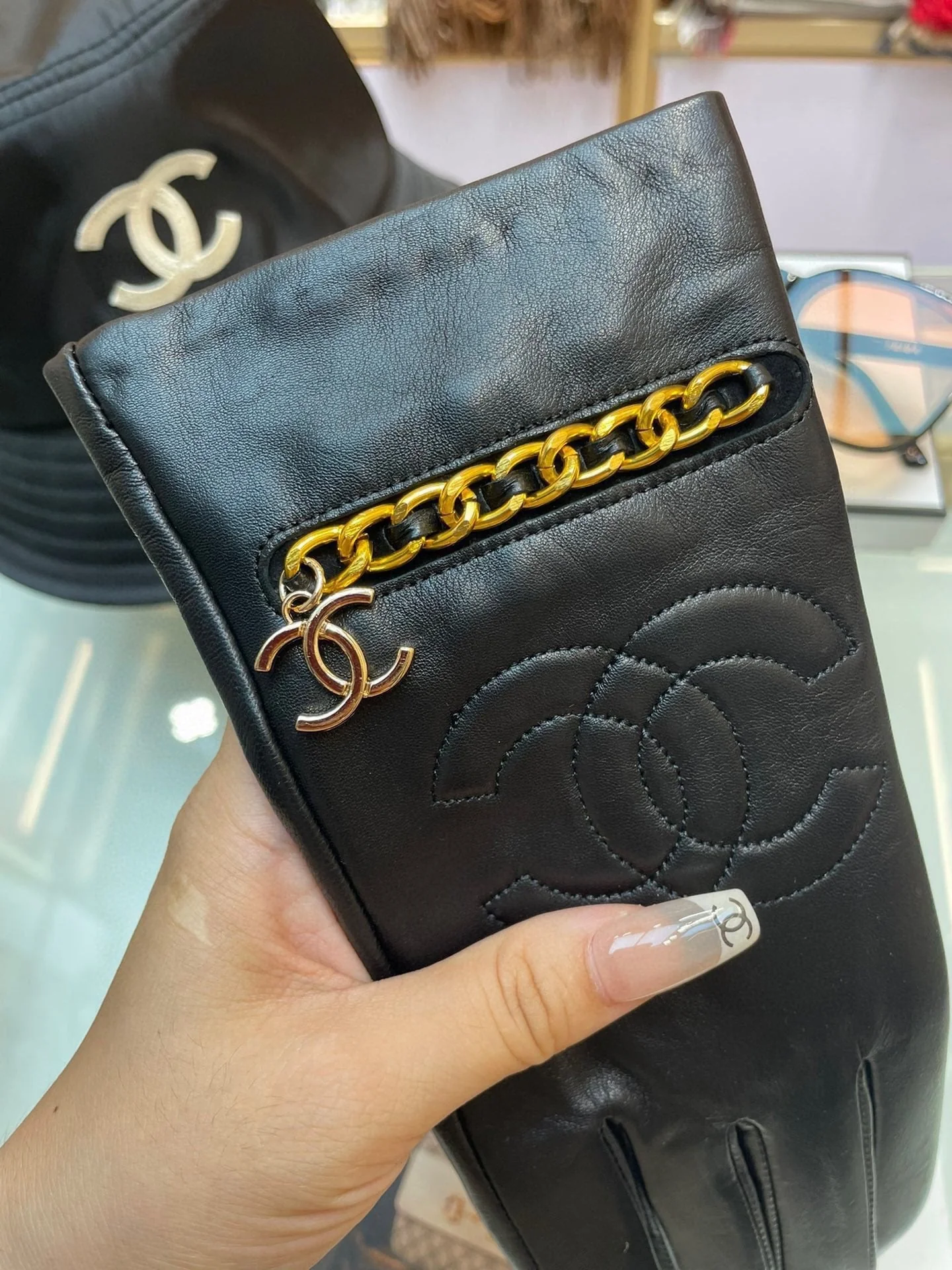 GLOVES IN BLACK LAMBSKIN GOLD HARDWARE 463837