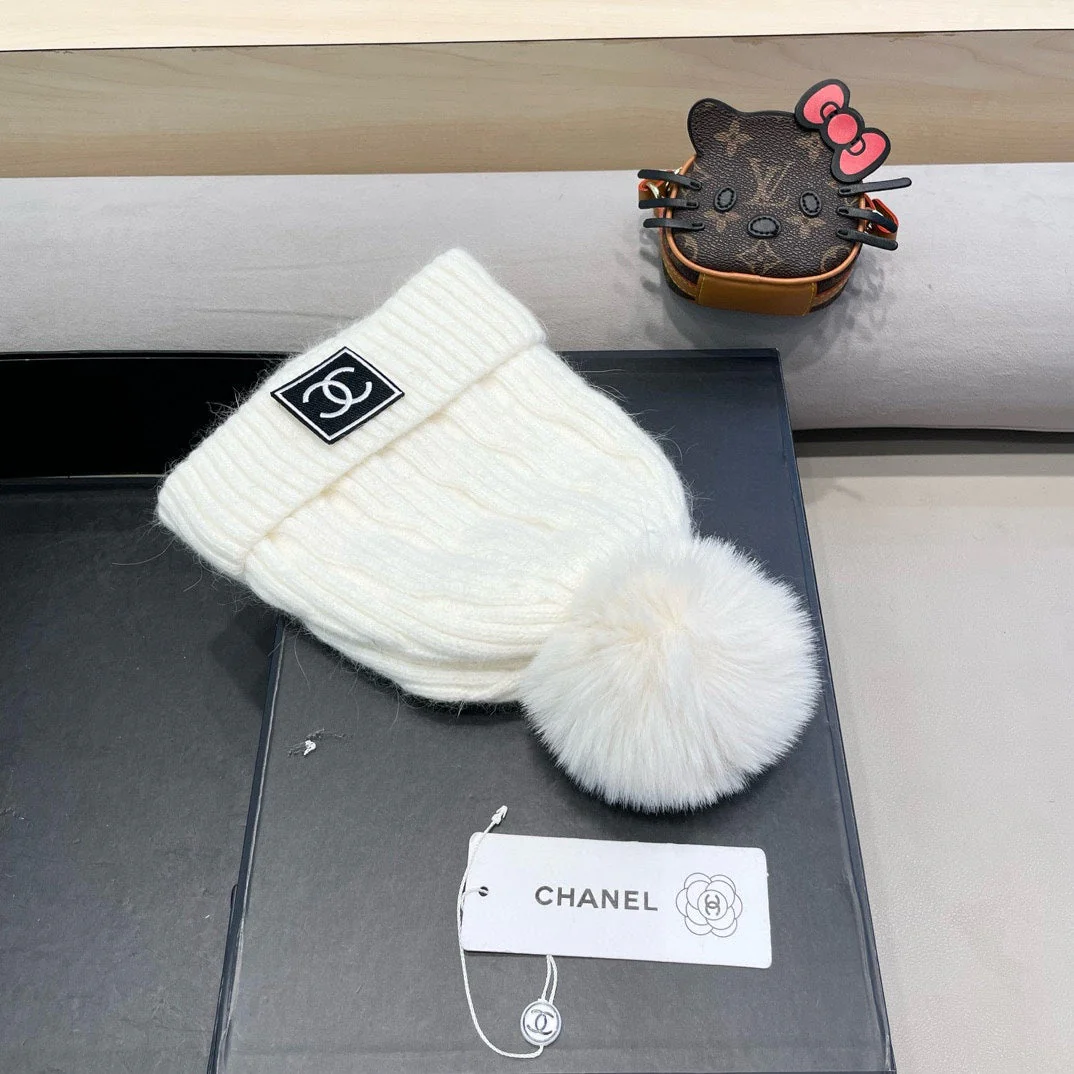 BEANIE HAT IN WHITE WOOL 422176