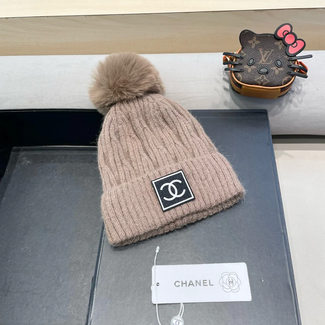BEANIE HAT IN LIGHT BROWN WOOL 422175