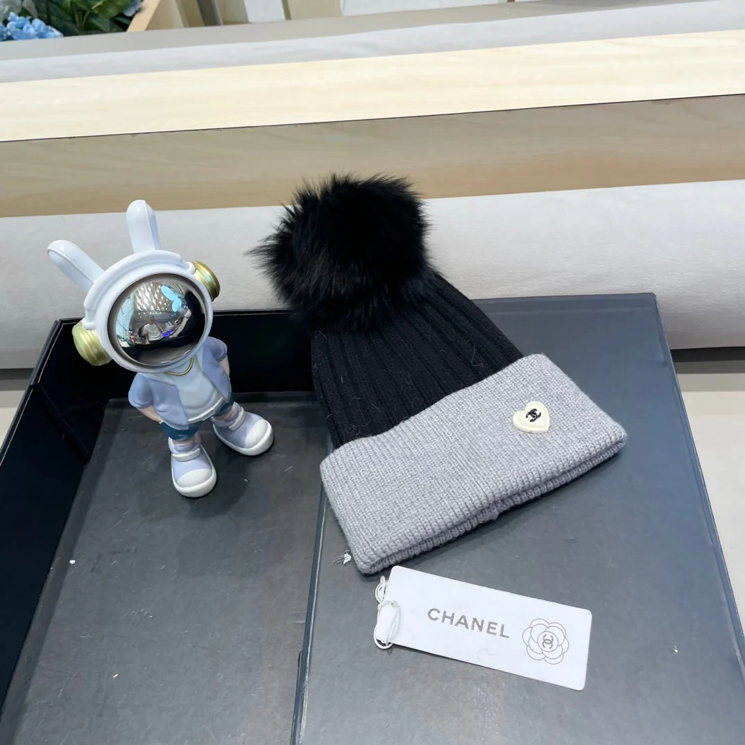 BEANIE HAT IN BLACK MIX LIGHT GRAY WOOL 421050