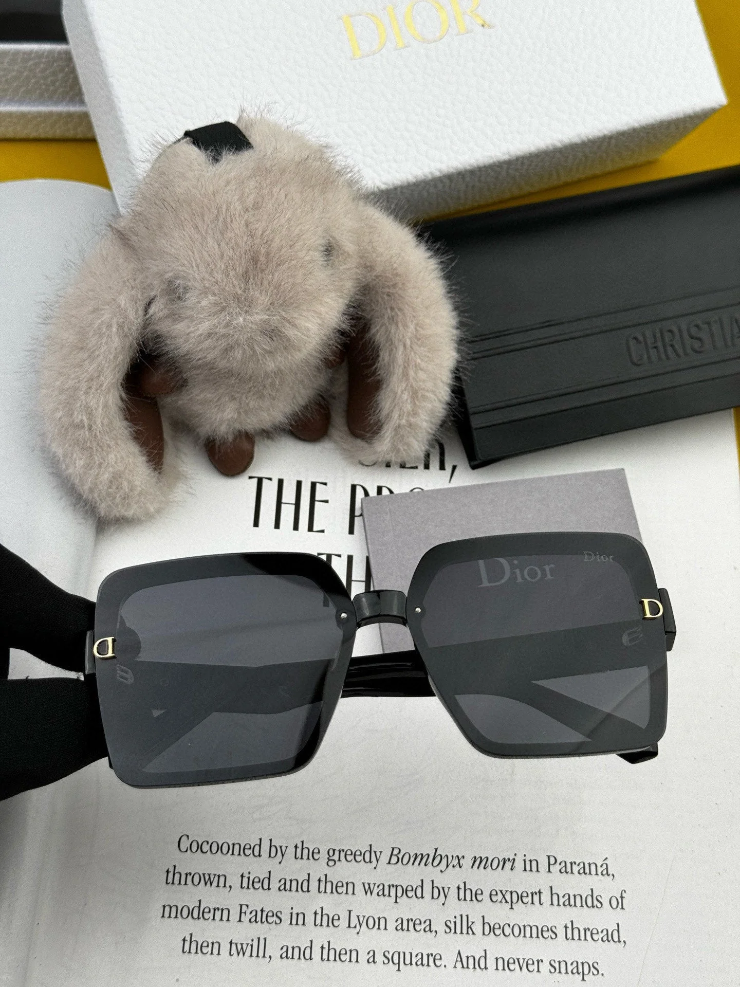 MONTAIGNE SUNGLASS CD6251 IN ACETATE