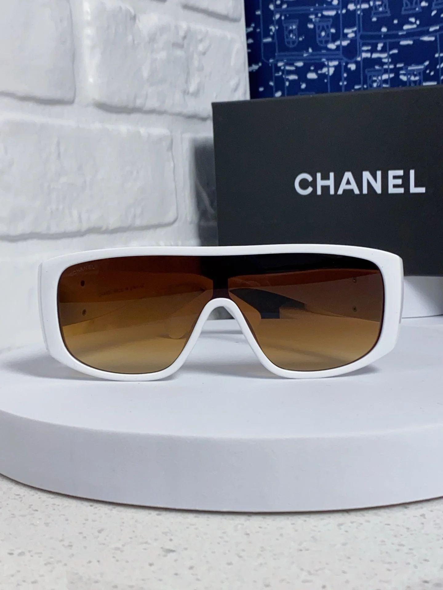 SQUARE SUNGLASSES CH5495 IN WHITE ACETATE BROWN LENSES