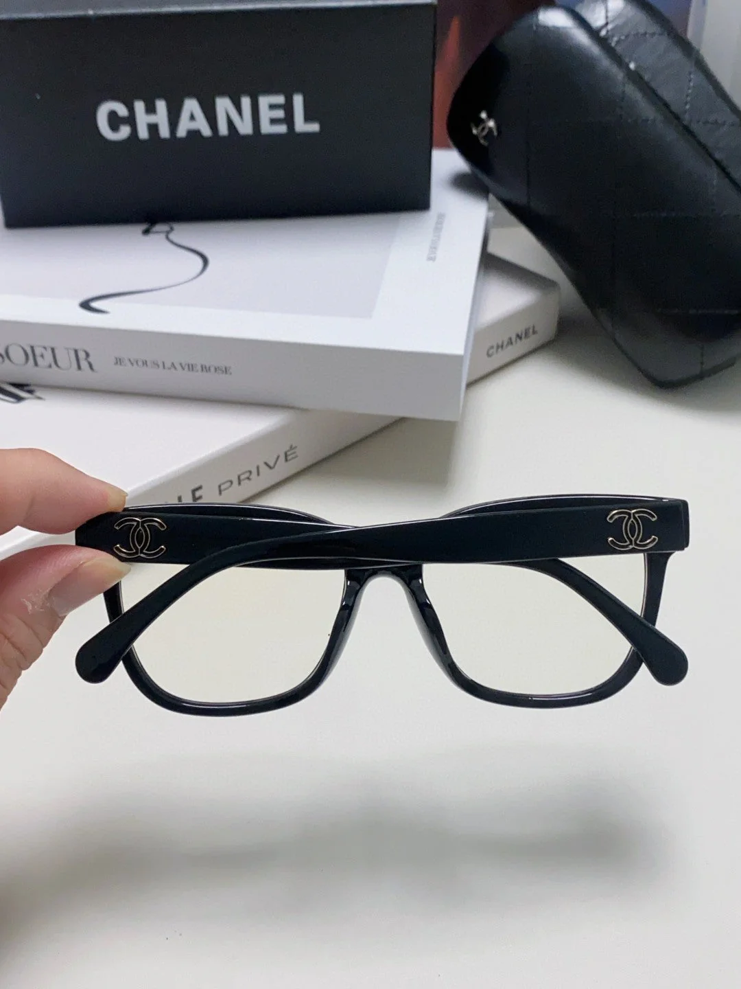 SQUARE SUNGLASSES 632890 IN BLACK ACETATE