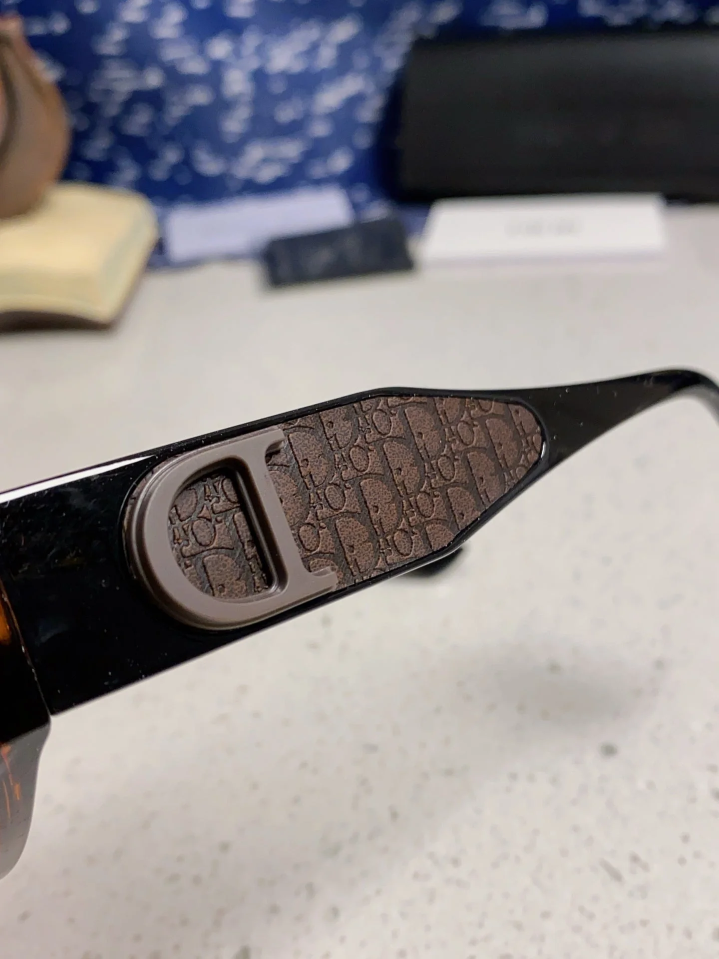 MONTAIGNE SUNGLASS 578114 IN HAVANA ACETATE