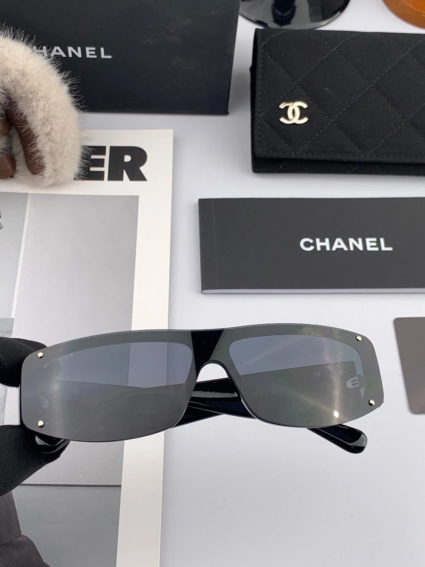 RECTANGULAR SUNGLASSES CH2507 IN ACETATE