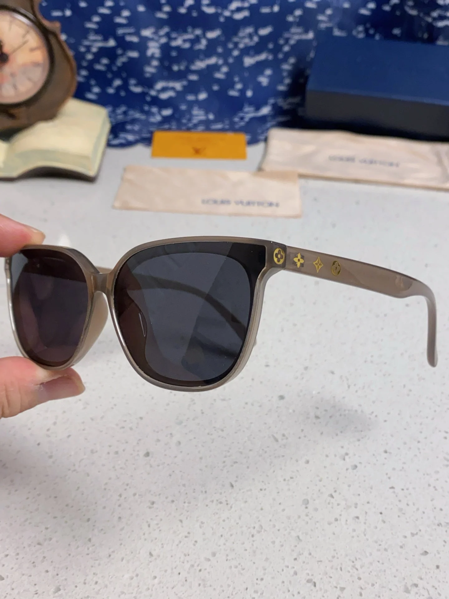 CAT EYE SUNGLASSES 571648 IN BEIGE CLEAR ACETATE
