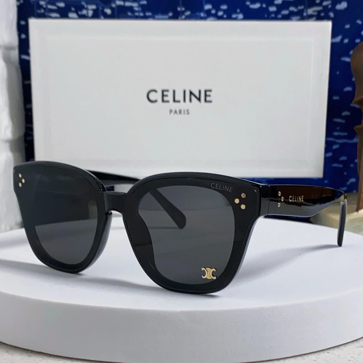 SQUARE SUNGLASS 575845 IN BLACK ACETATE BLACK LENSES