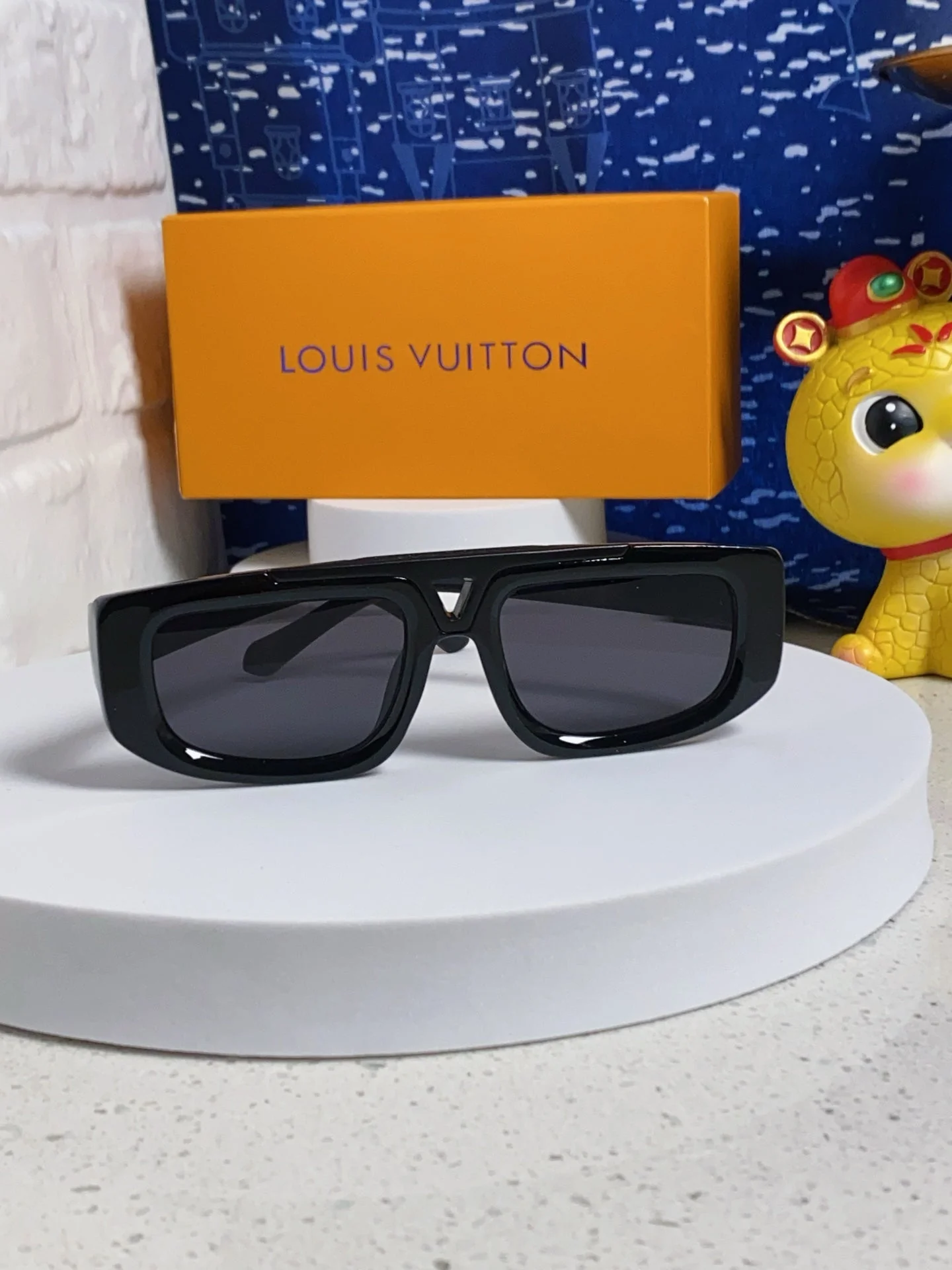 CLASH PILOT SUNGLASSES 567481 IN BLACK ACTETE
