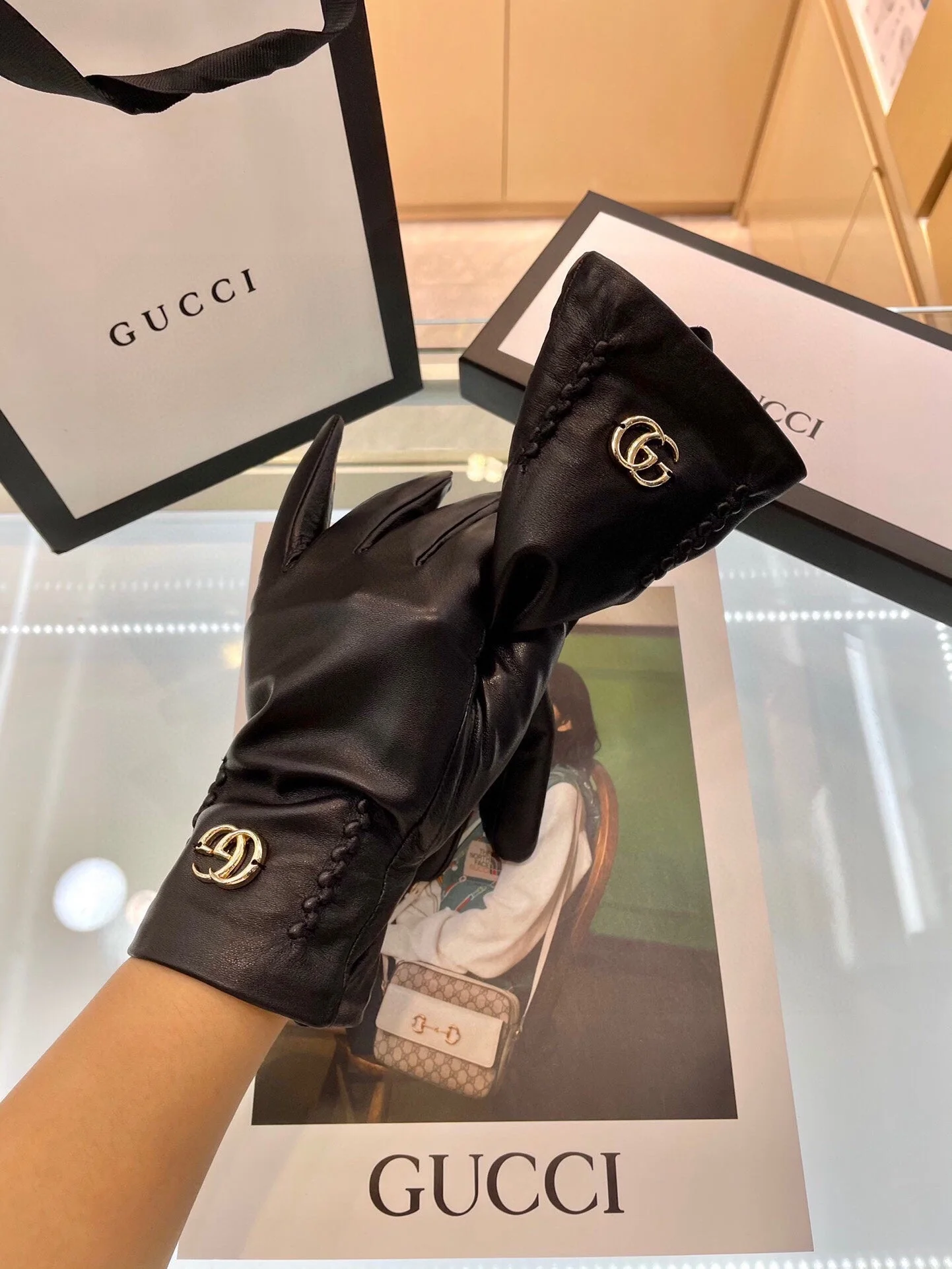 GLOVES IN BLACK LAMBSKIN AND FLEECE LINING 441830