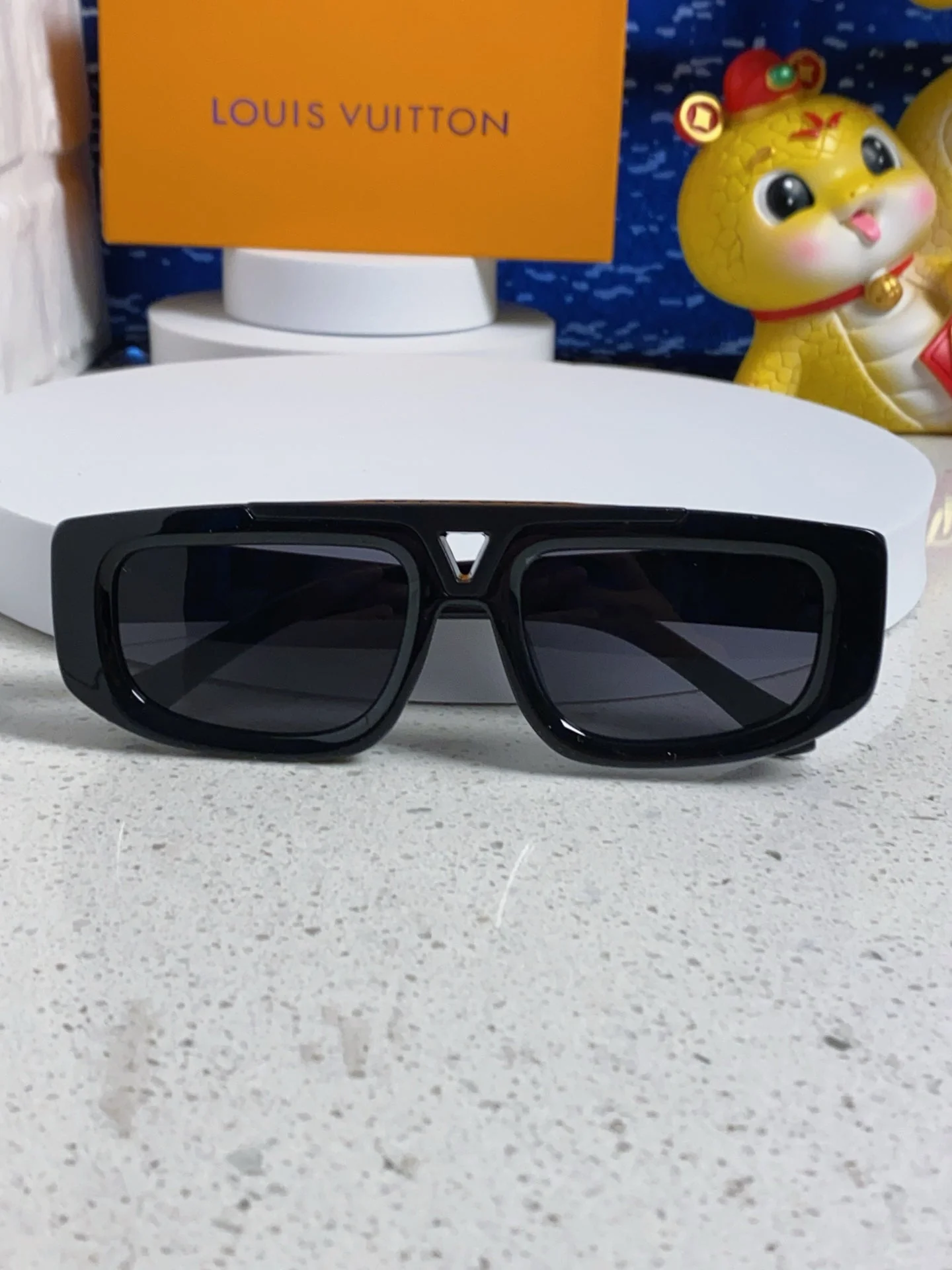 CLASH PILOT SUNGLASSES 567481 IN BLACK ACTETE