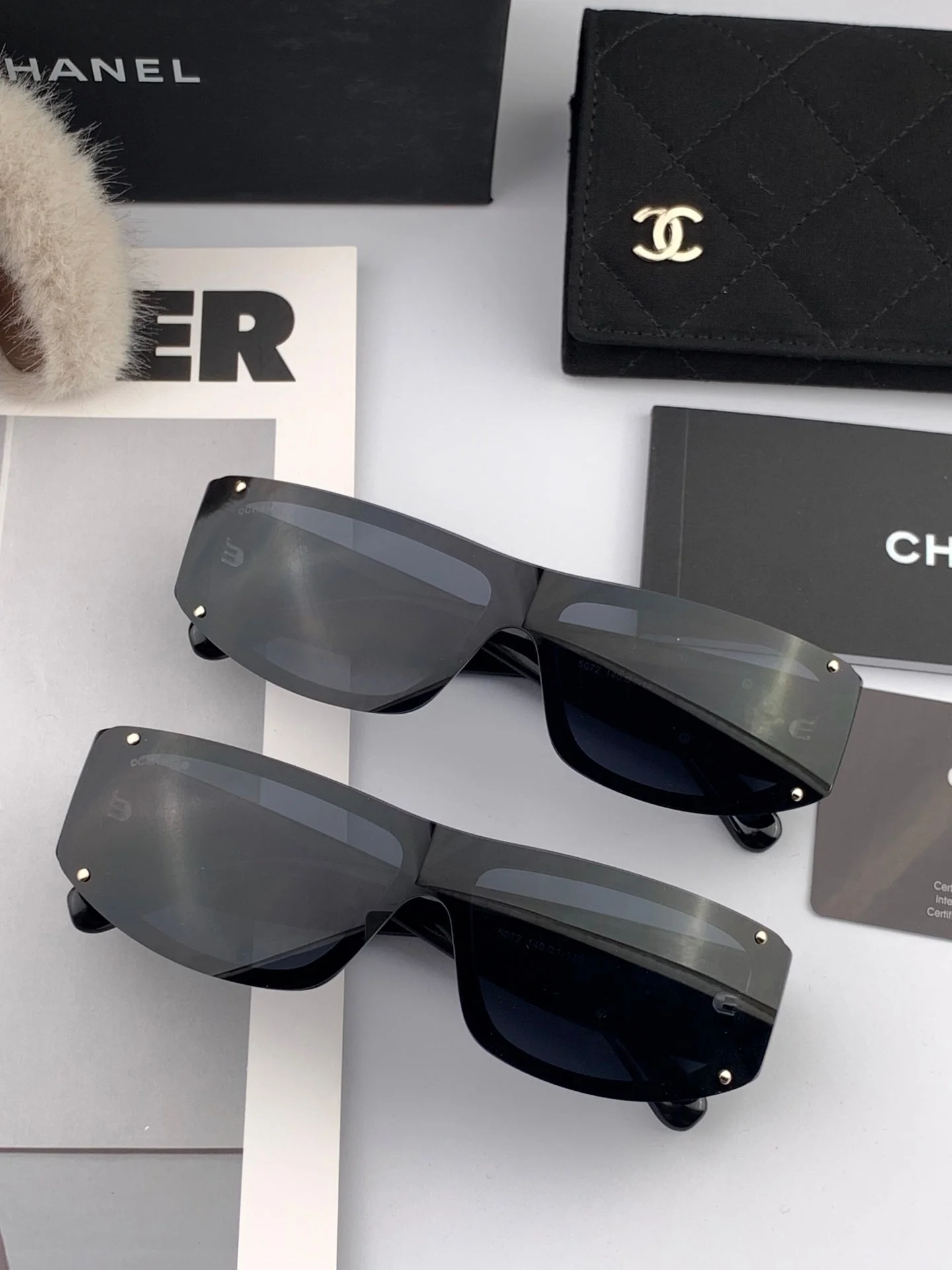 RECTANGULAR SUNGLASSES CH2507 IN ACETATE