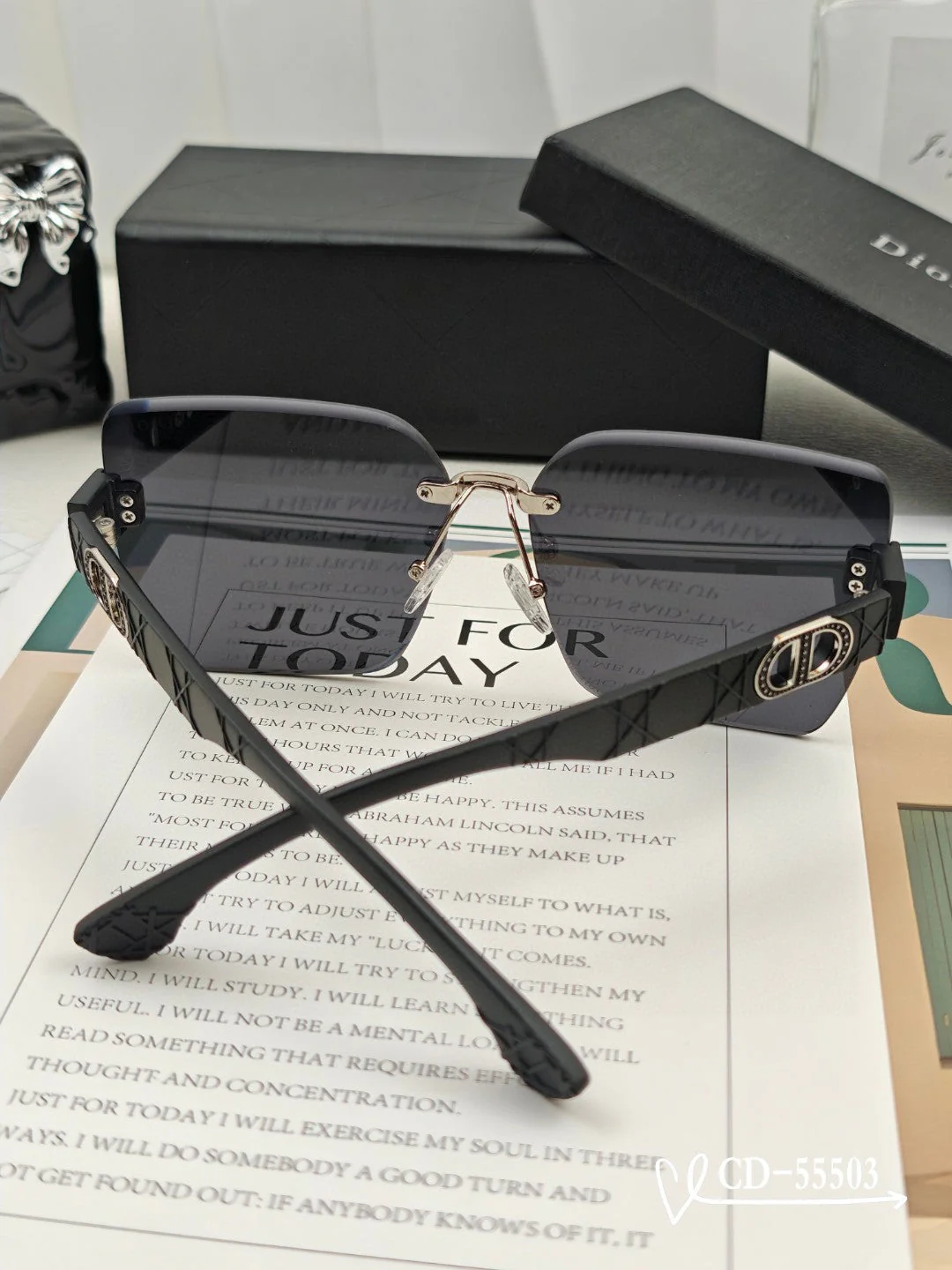 MONTAIGNE SUNGLASS 55503 IN ACETATE
