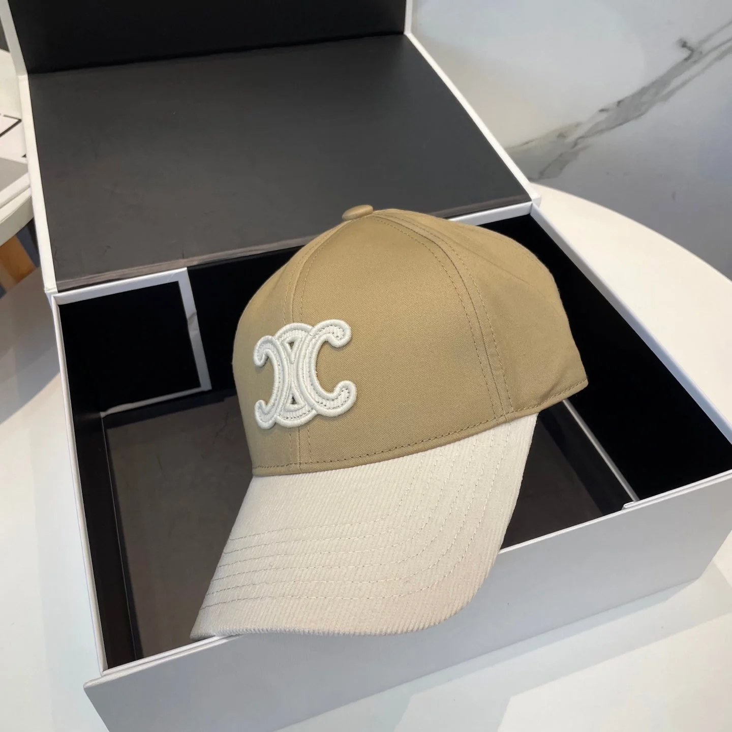 BASEBALL CAP MODEL 652407 IN OLIVE GREEN AND WHITE FABRIC