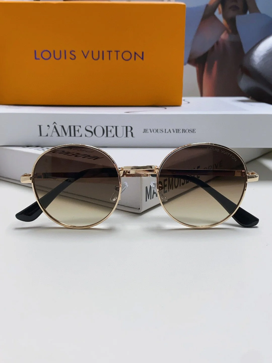 SIGNATURE ROUND SUNGLASS 581382 IN GOLD METAL BROWN SMOKE LENSES