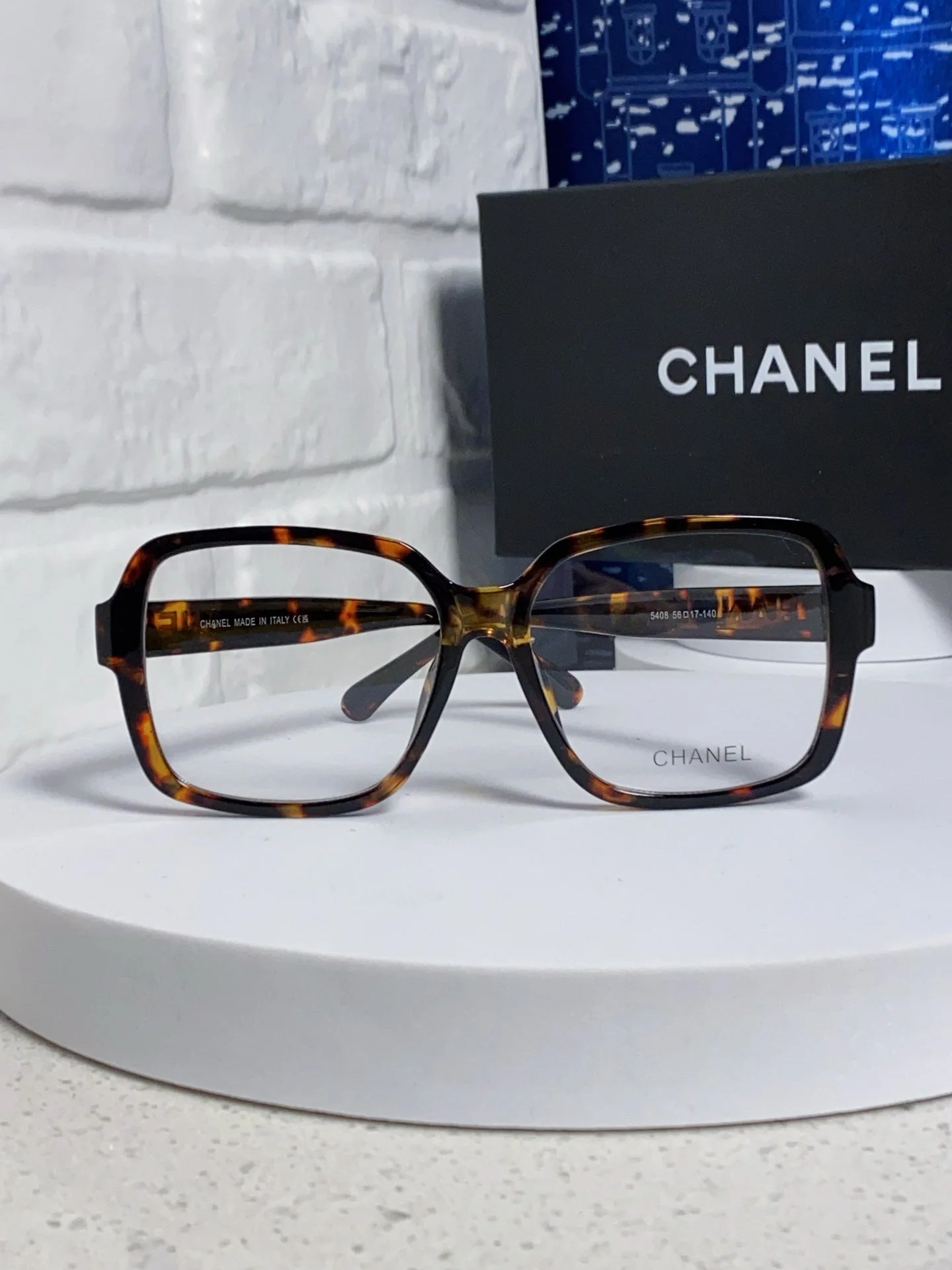 SQUARE SUNGLASSES 638933 IN HAVANA ACETATE