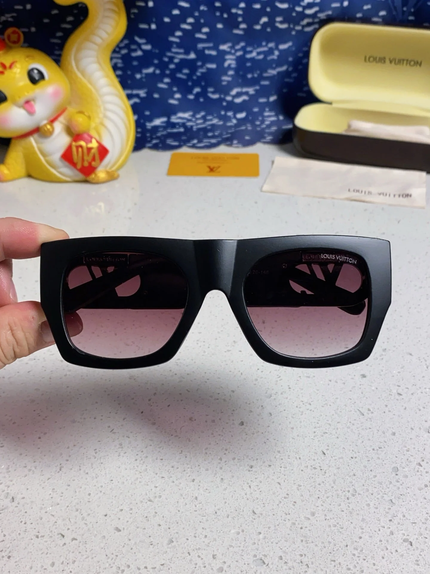 LINK SQUARE SUNGLASSES 570272 IN BLACK ACETATE BLACK LOGO