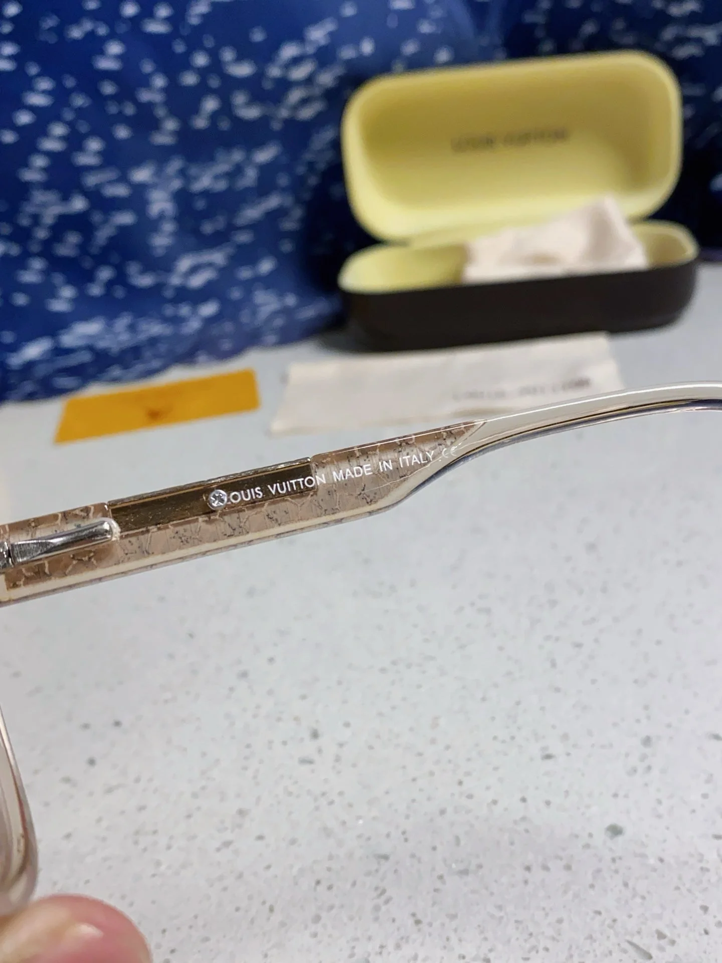CAT EYE SUNGLASSES 570277 IN LIGHT BROWN CLEAR ACETATE EMBOSSED LOGO