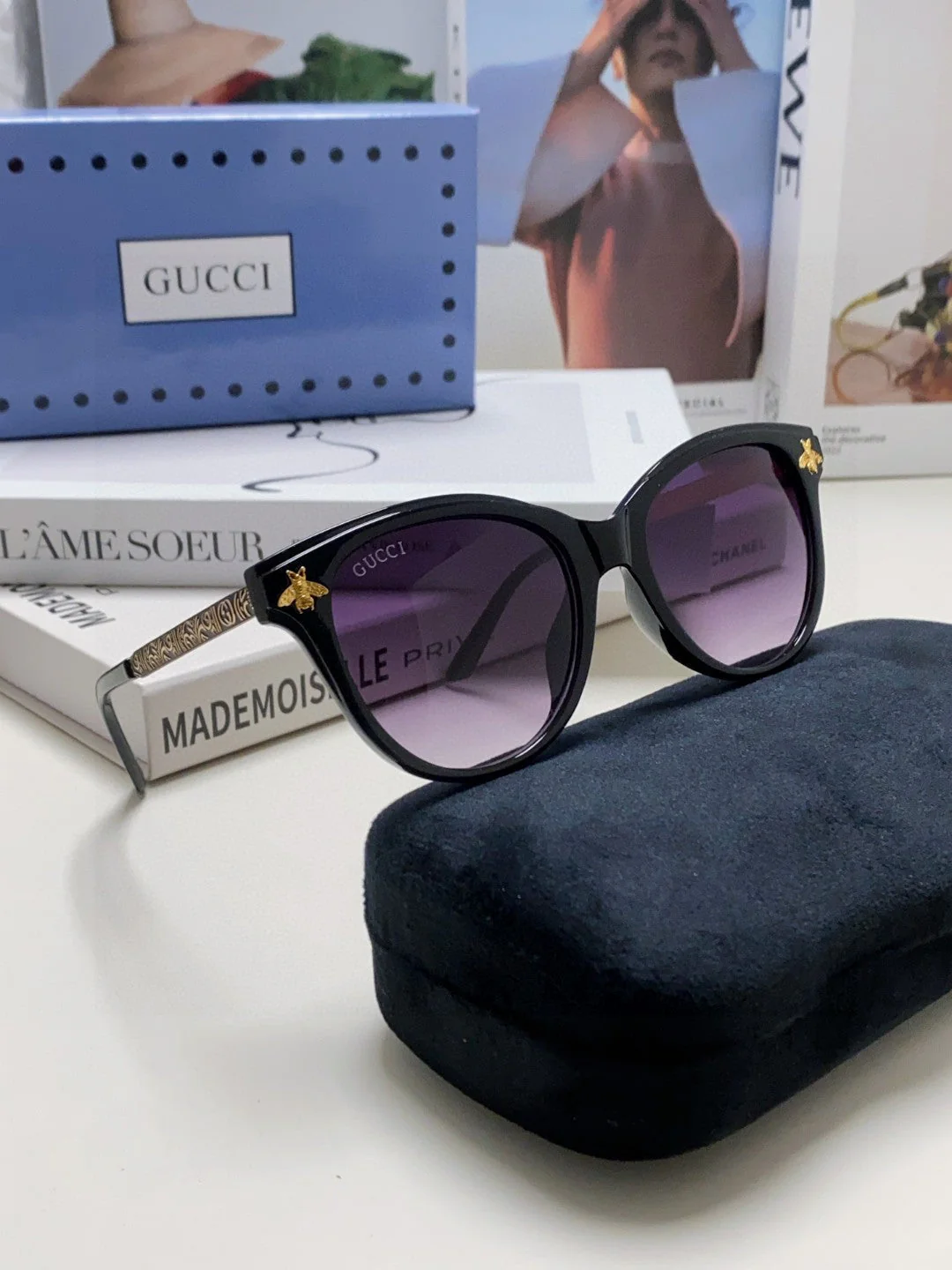 BEE EMBELLISHED BUTTERFLY FRAME SUNGLASSES 570242 IN ACETATE