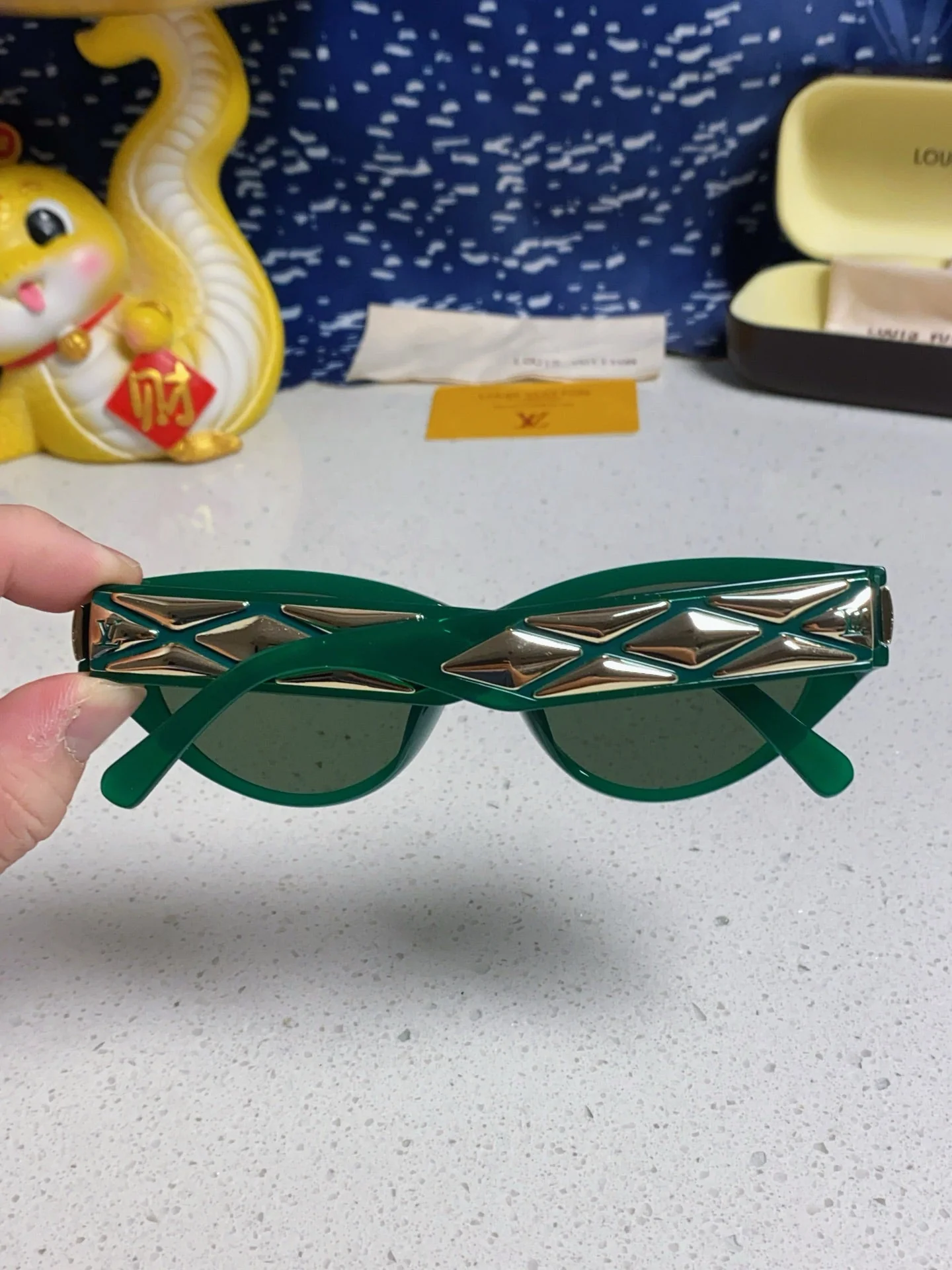 CAT EYE SUNGLASSES 576882 IN GREEN AND GOLD ACETATE