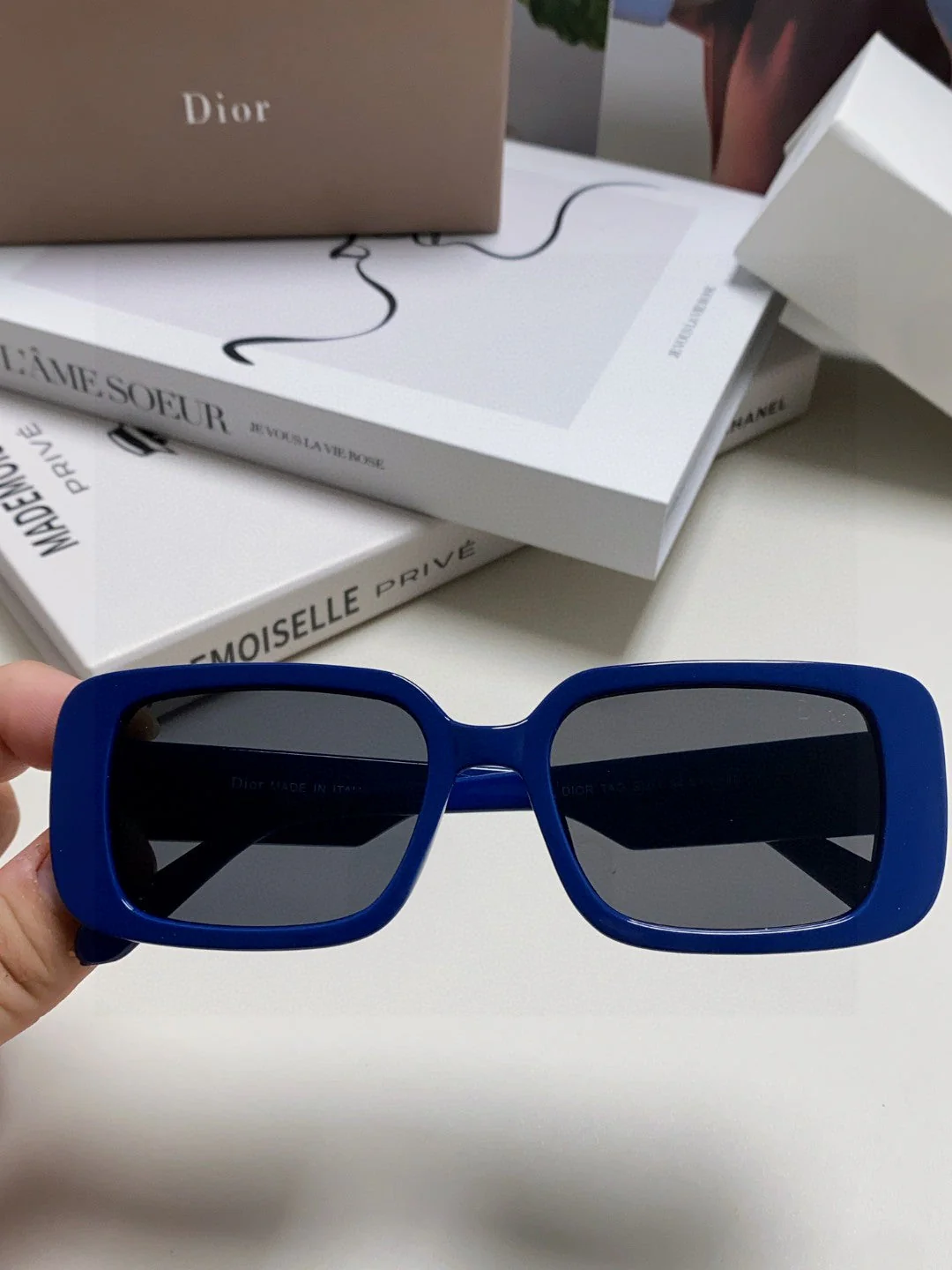 MONTAIGNE SUNGLASS 571595 IN BLUE ACETATE TEXT LOGO