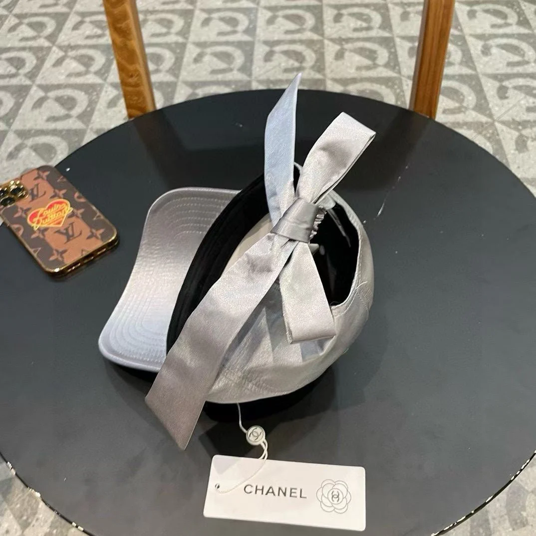 BASEBALL HAT IN SILVER SILK SATIN 404865