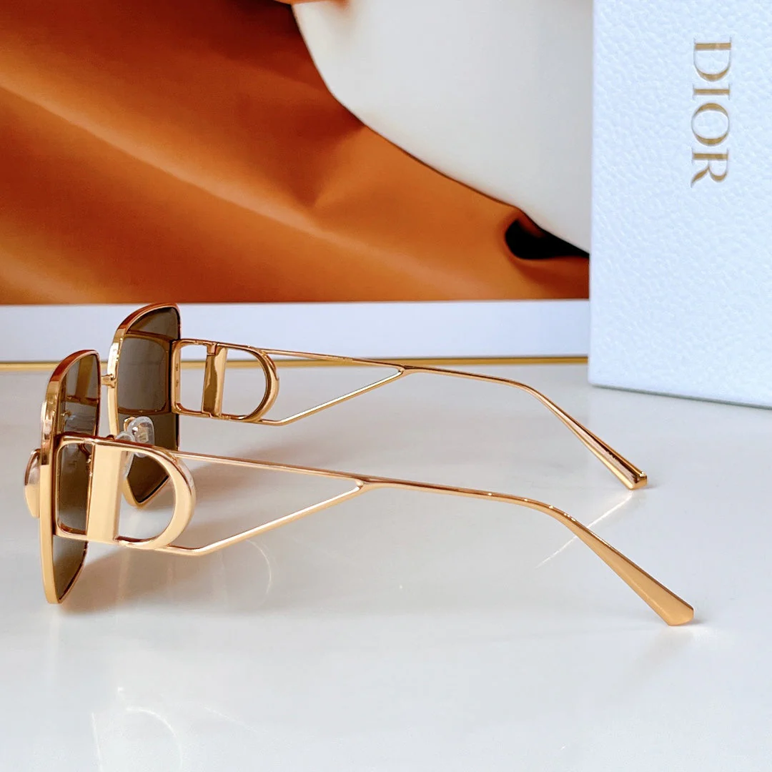 MONTAIGNE SQUARE SUNGLASS DSGTA42UCR IN METAL