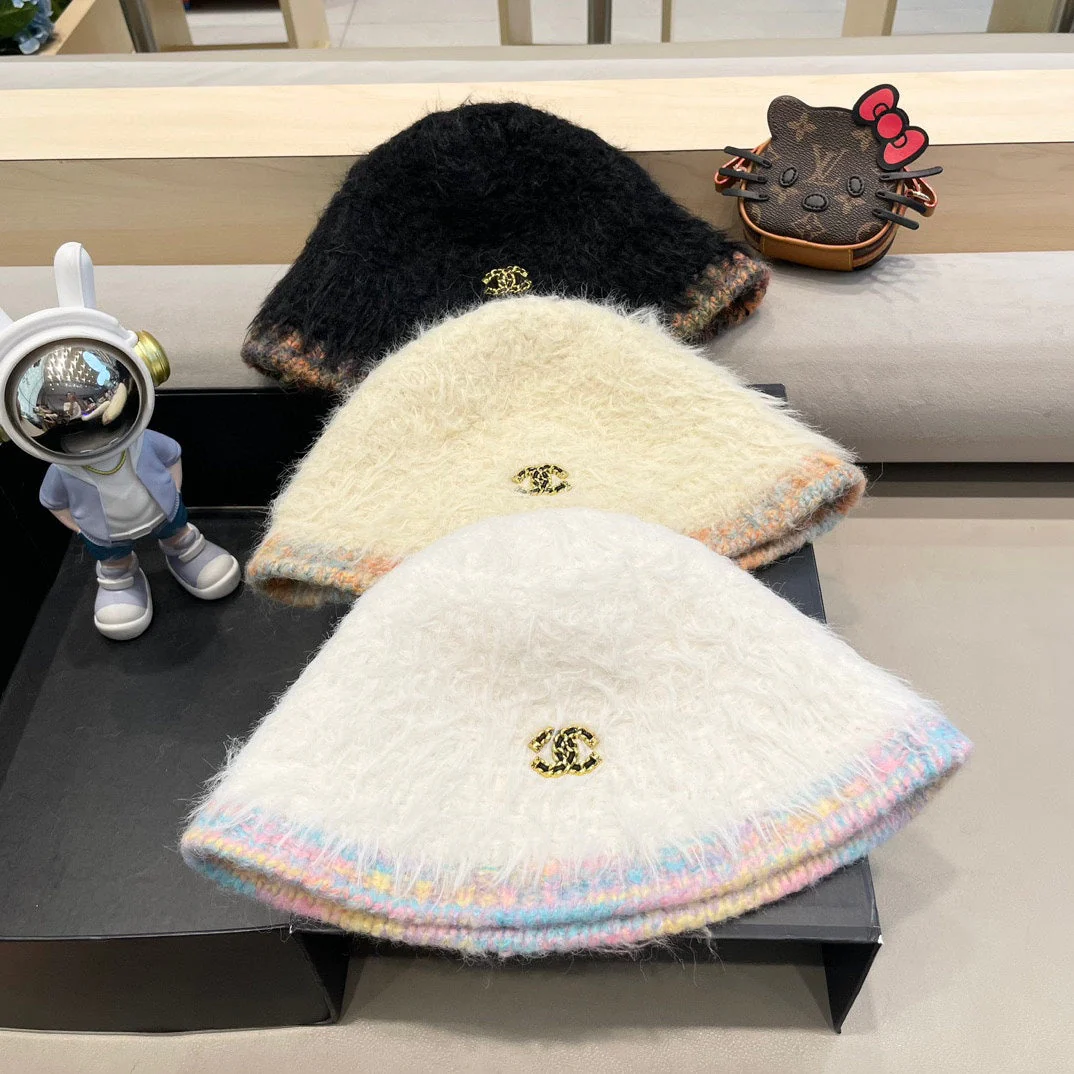 BUCKET HAT IN BISQUE BEIGE LAMB FUR 419467