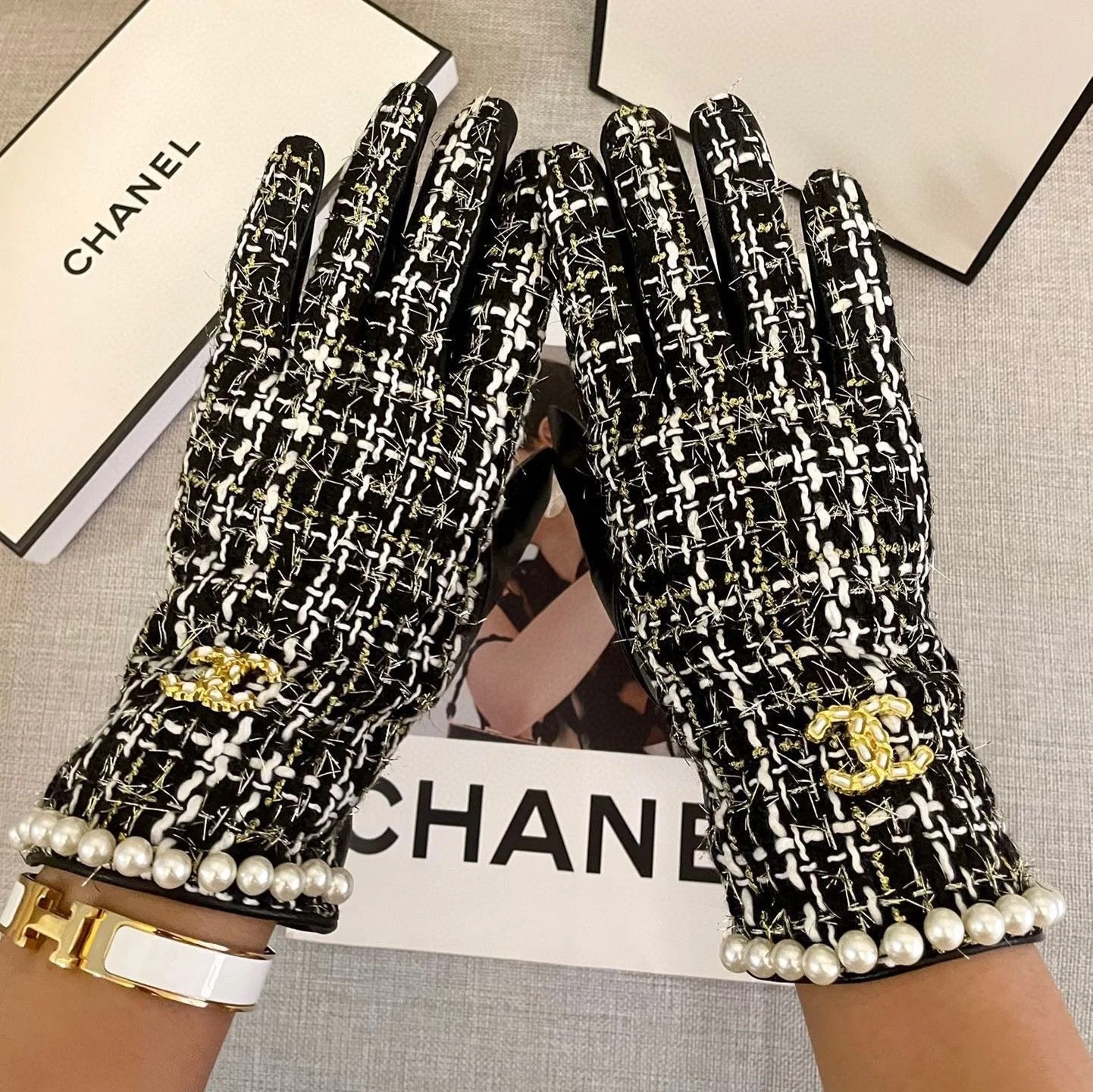 GLOVES IN BLACK MIX WHITE WOOL TWEED AND SHEEPSKIN 463846