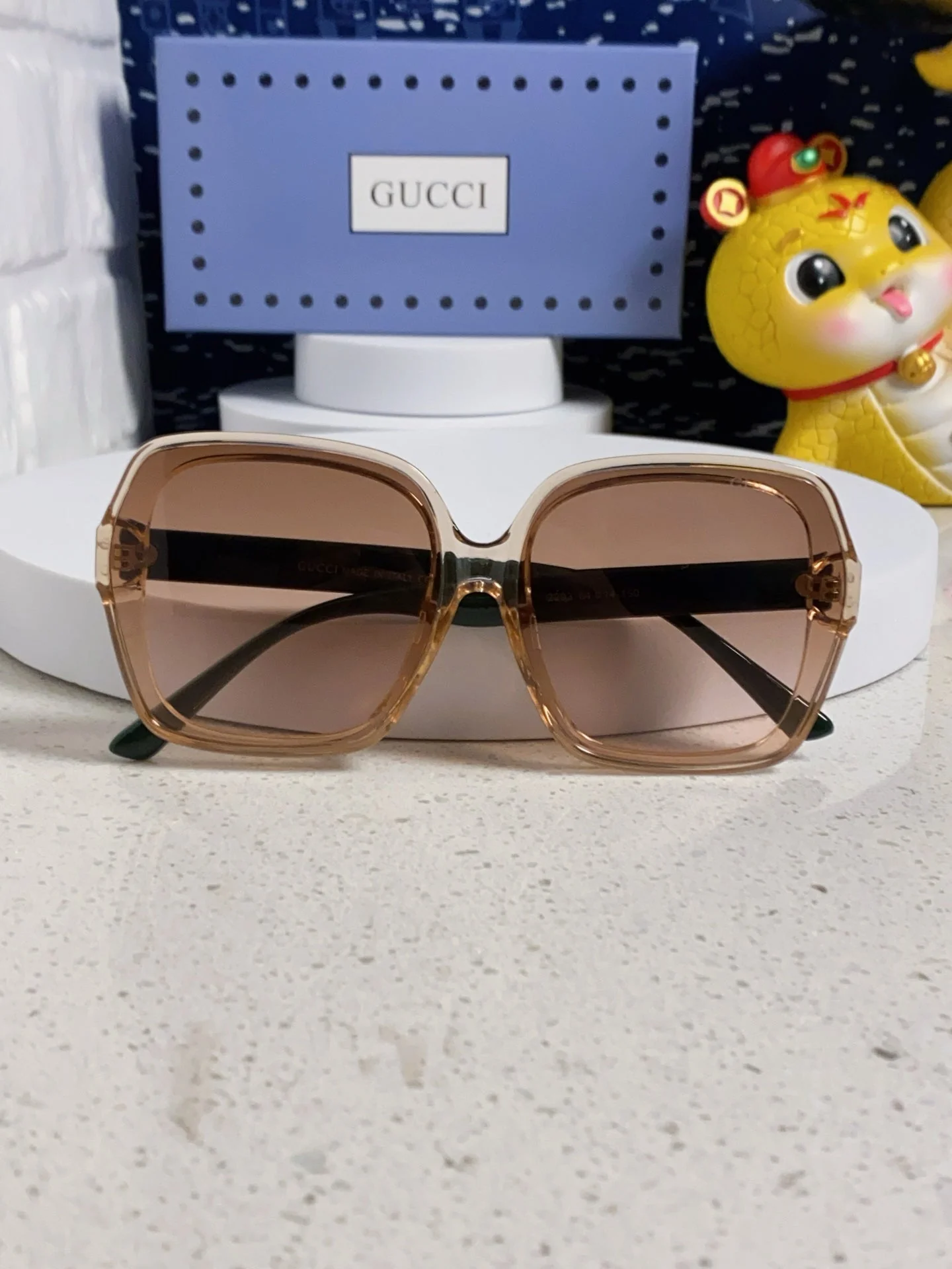 SQUARE FRAME SUNGLASSES 573309 IN ACETATE EMBOSSED LOGO