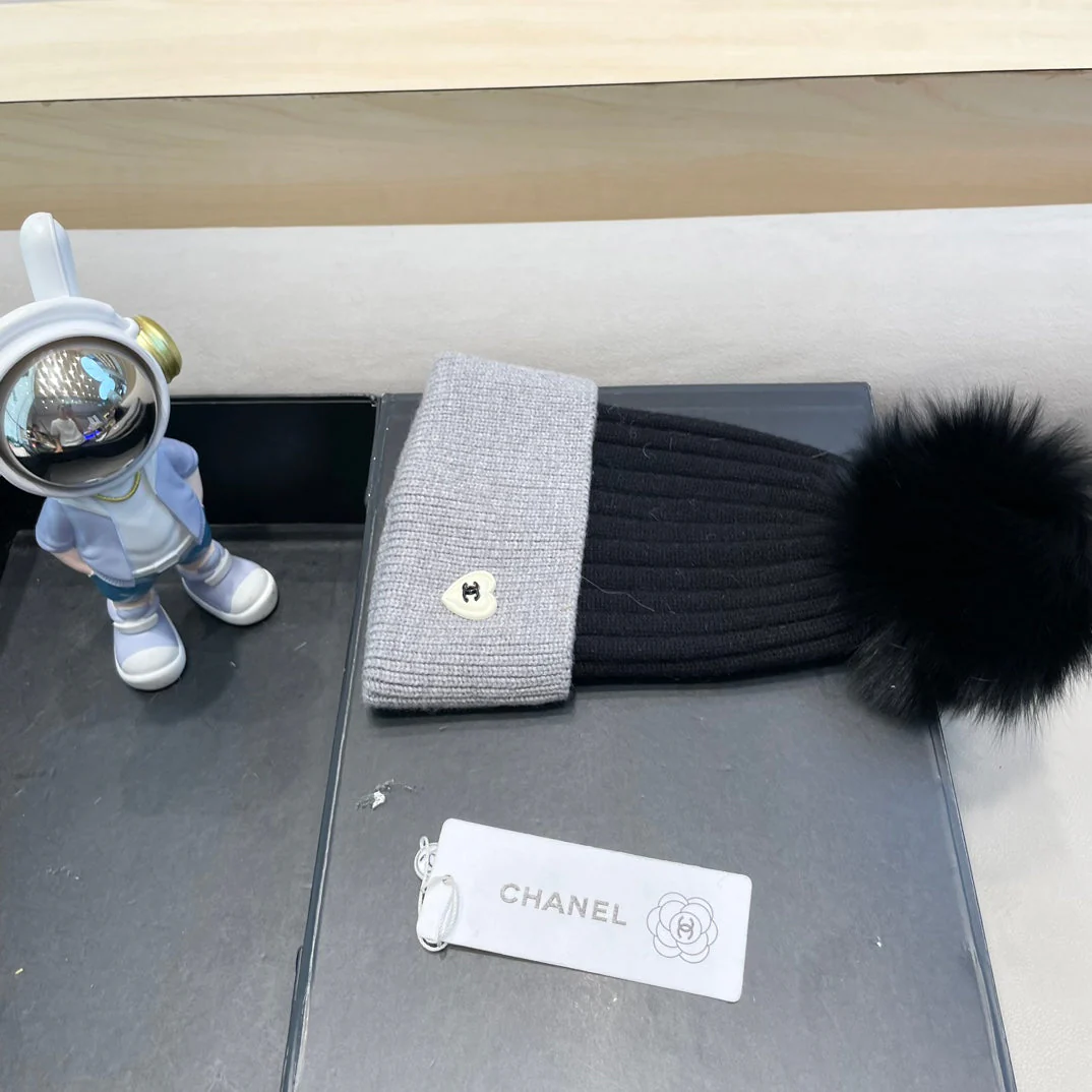 BEANIE HAT IN BLACK MIX LIGHT GRAY WOOL 421050