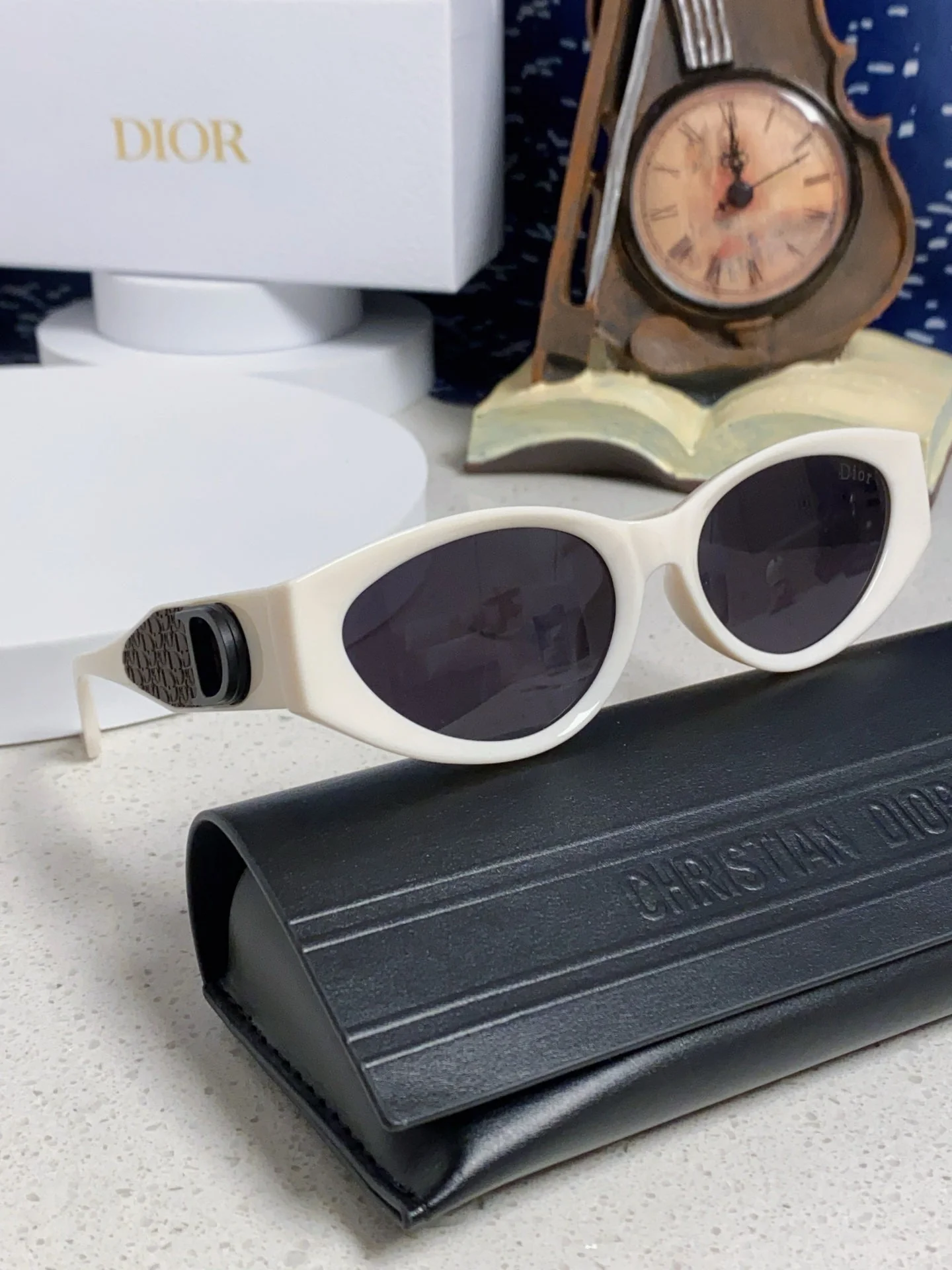 MONTAIGNE SUNGLASS 578113 IN OFF WHITE ACETATE