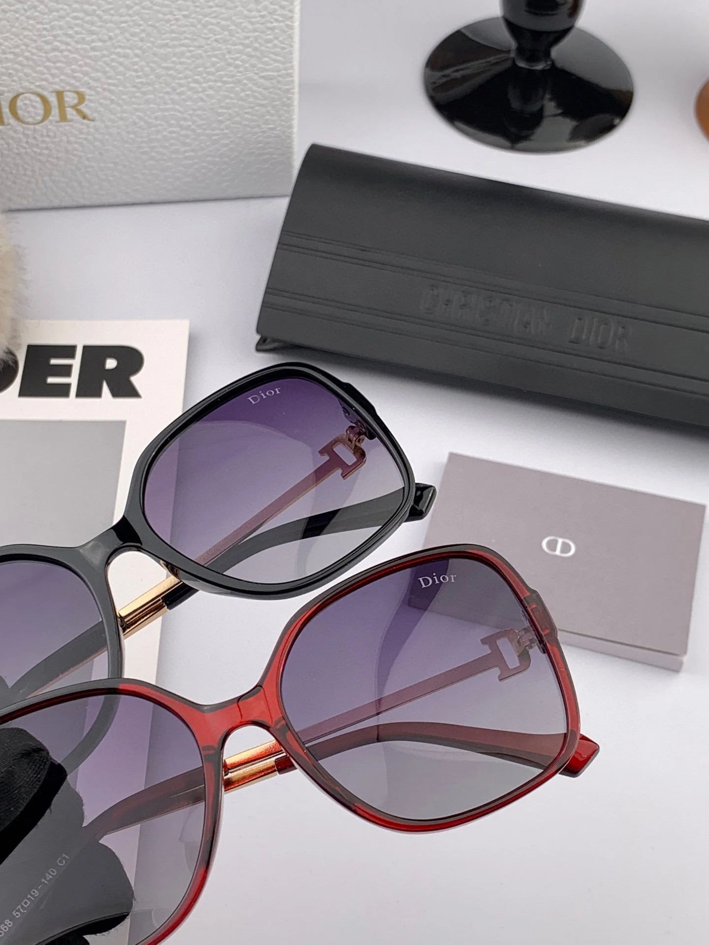 MONTAIGNE SUNGLASS D8266 IN METAL