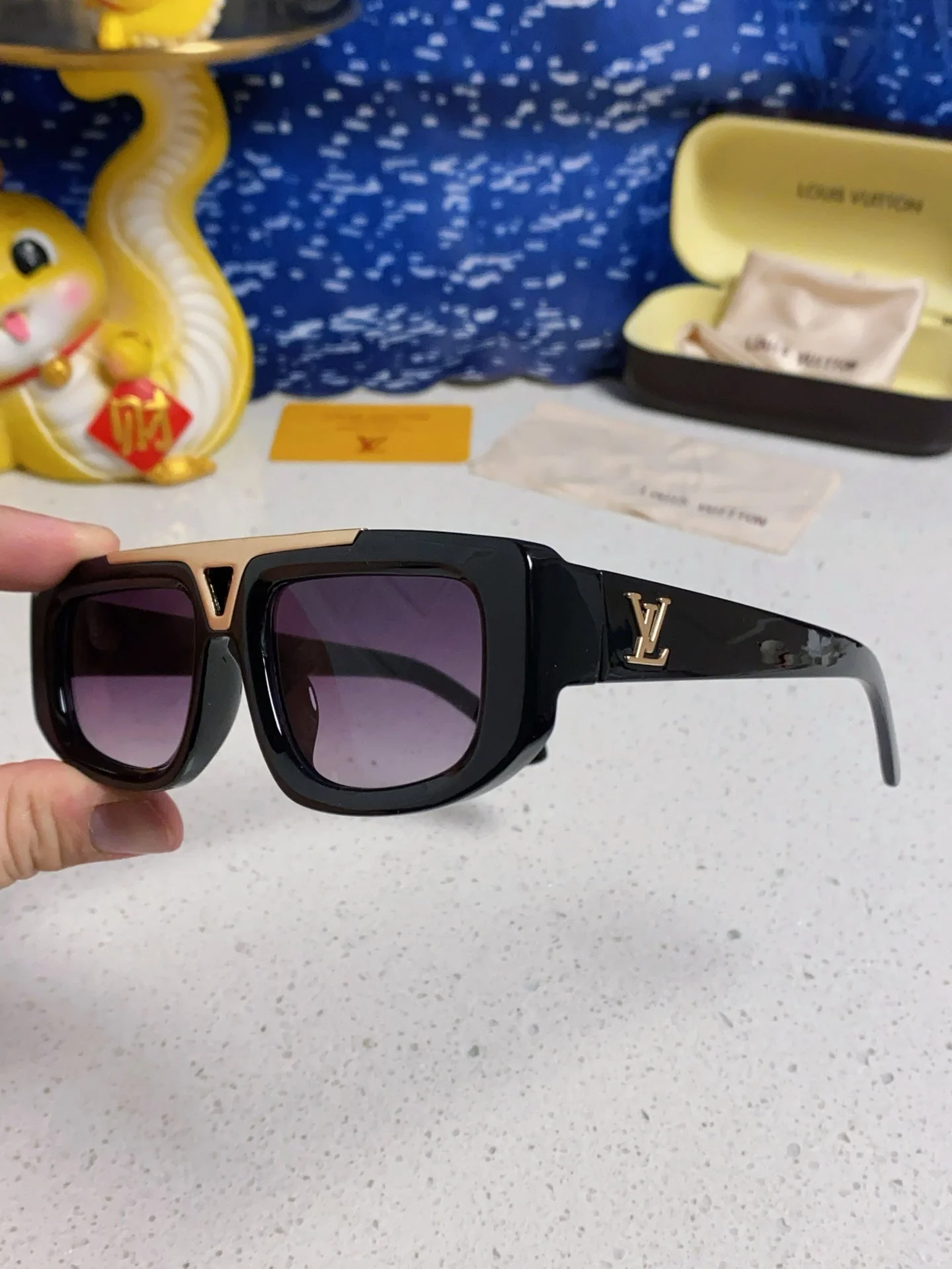 CLASH PILOT SUNGLASSES 567480 IN BLACK ACTETE GOLD METAL