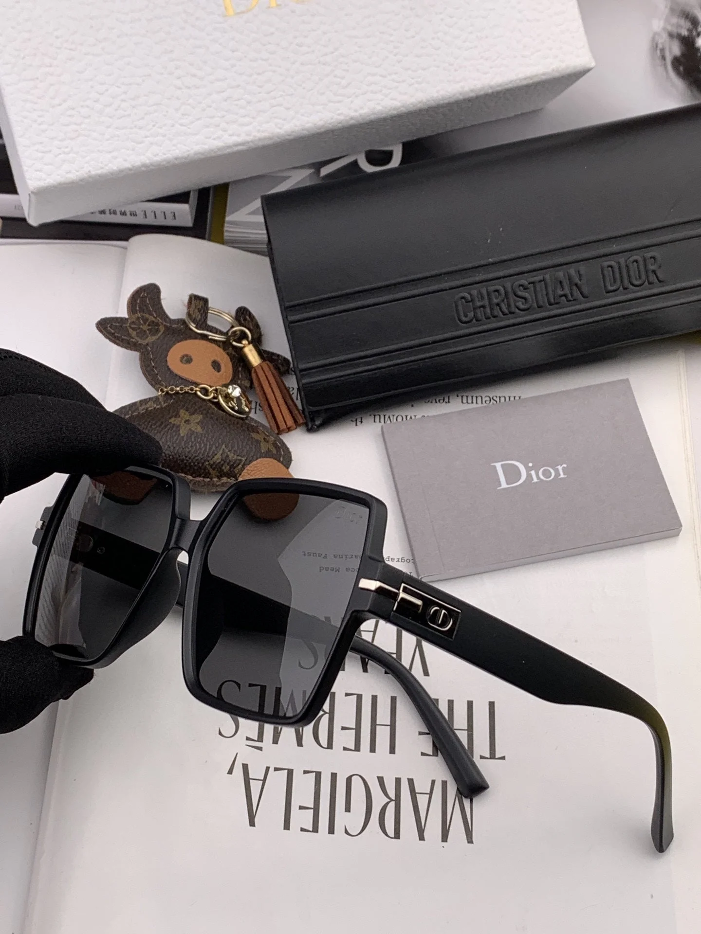 MONTAIGNE SQUARE SUNGLASS CD4780 IN ACETATE