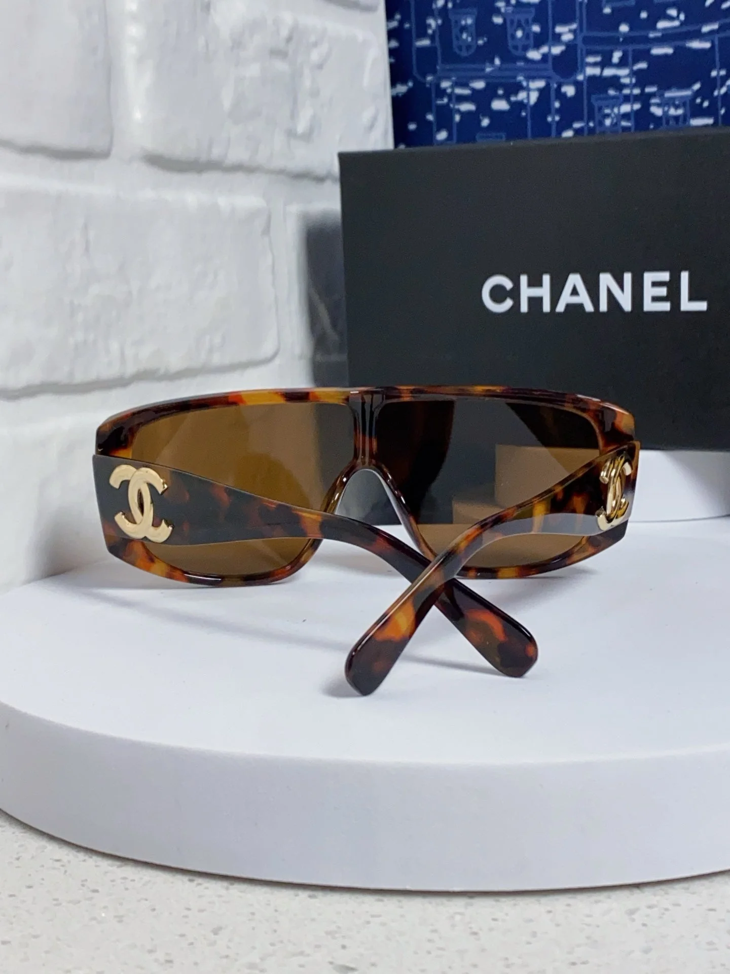SQUARE SUNGLASSES CH5495 IN HAVANA ACETATE BROWN LENSES