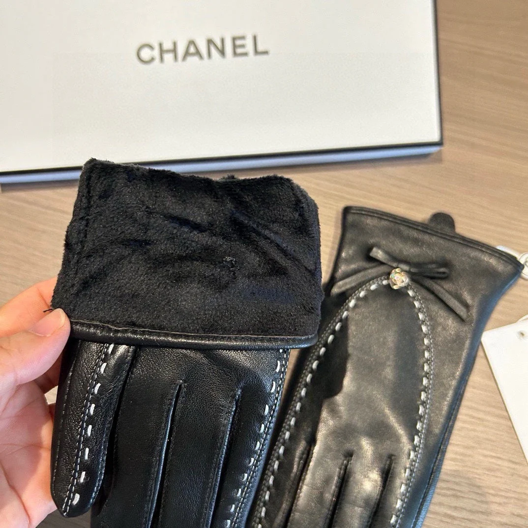 GLOVES IN BLACK LAMBSKIN 456336