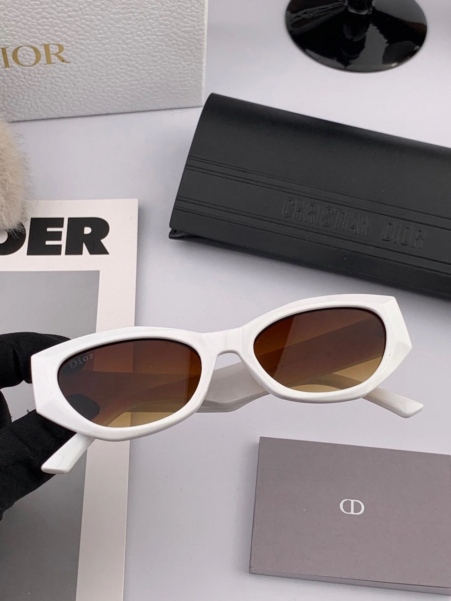 MONTAIGNE SUNGLASS D8620 IN WHITE ACETATE BROWN LENSES