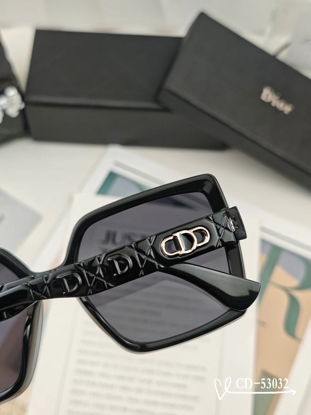 MONTAIGNE SUNGLASS 53032 IN ACETATE
