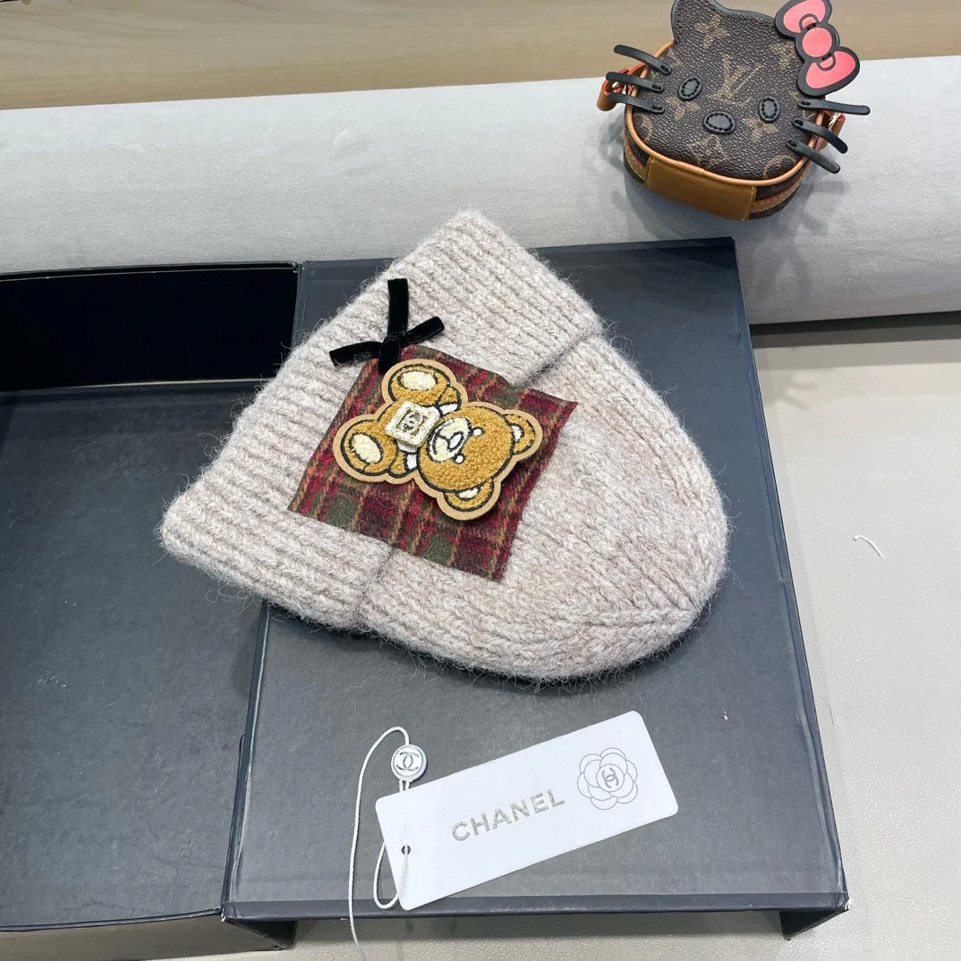 BEANIE HAT IN CAMEL BEIGE WOOL WITH BOW 421255