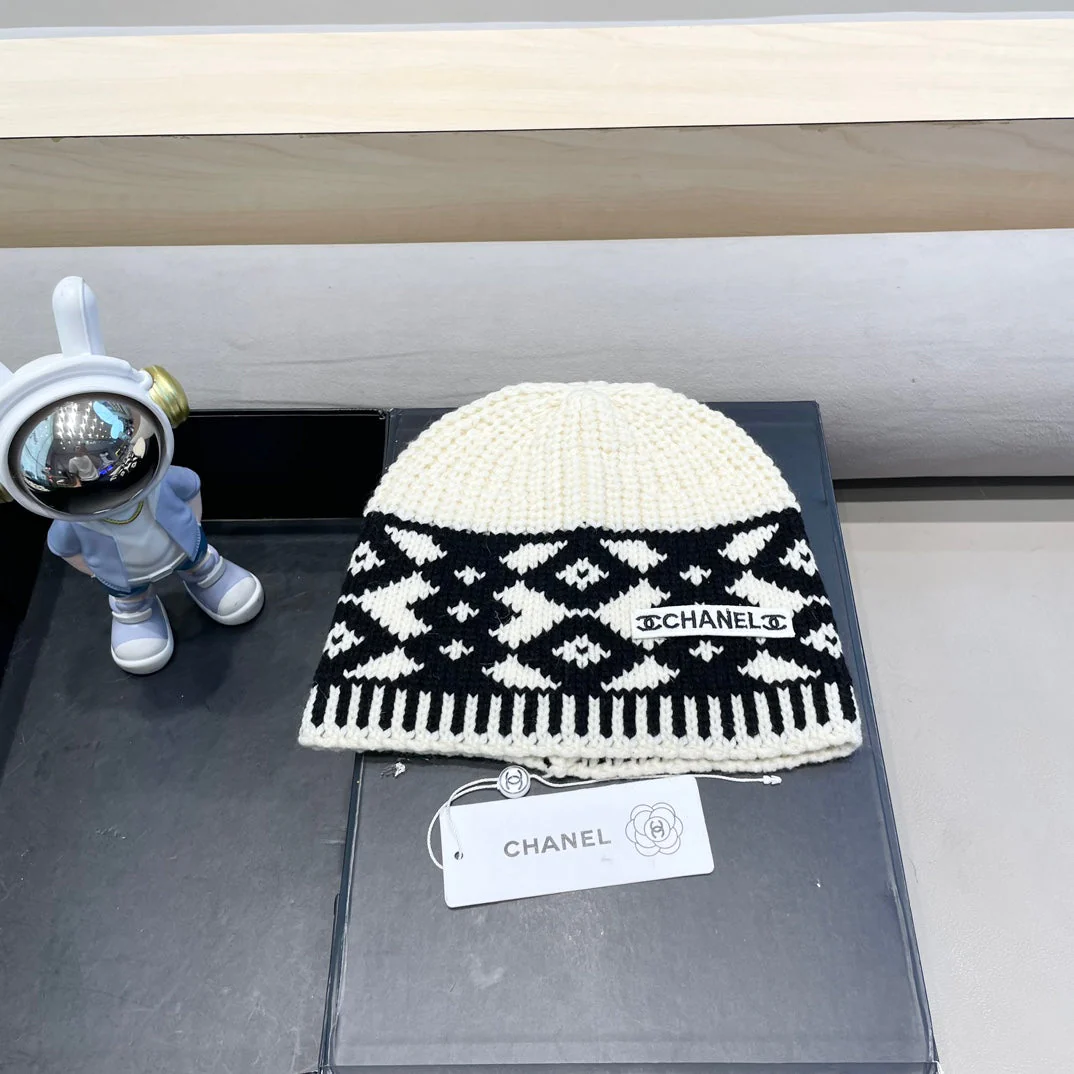BEANIE HAT IN WHITE MIX BLACK WOOL 431697